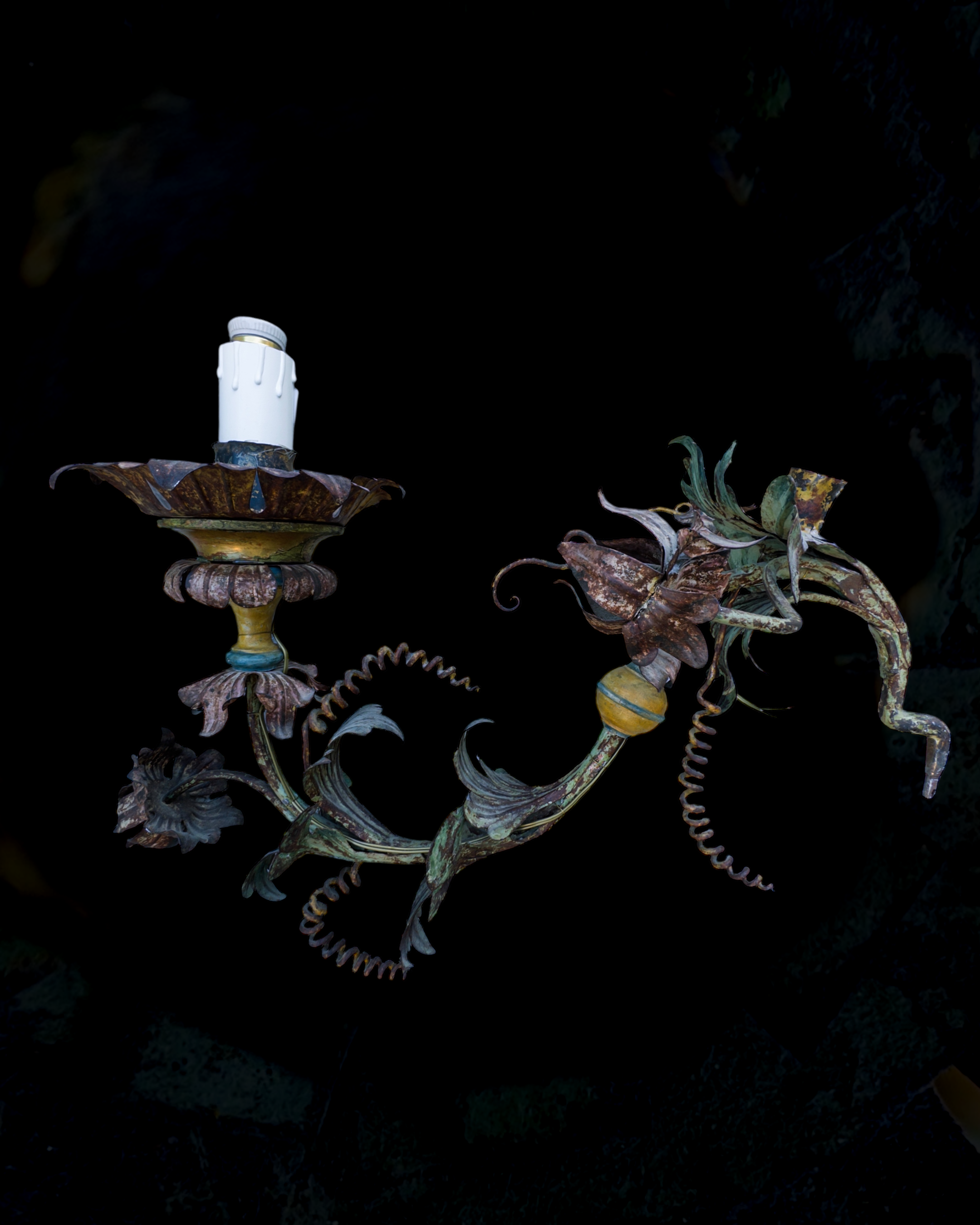 A pair of polychrome iron arms torcheres8.PNG