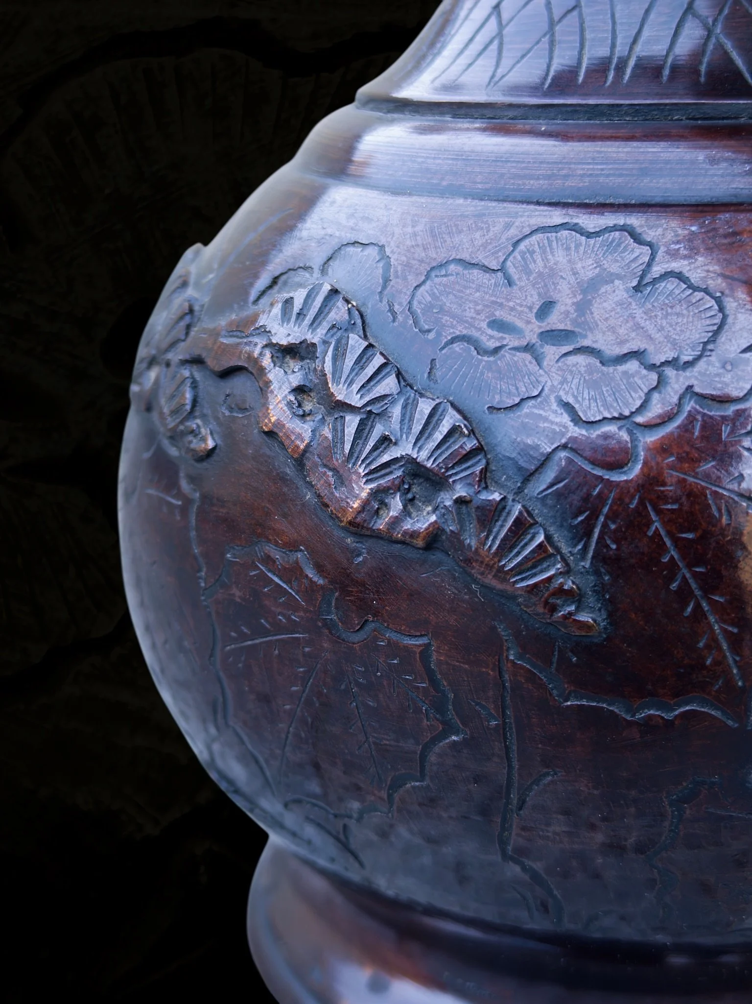 A pair of bronze vases. Japan. XIX Century. Height cm 2910.PNG