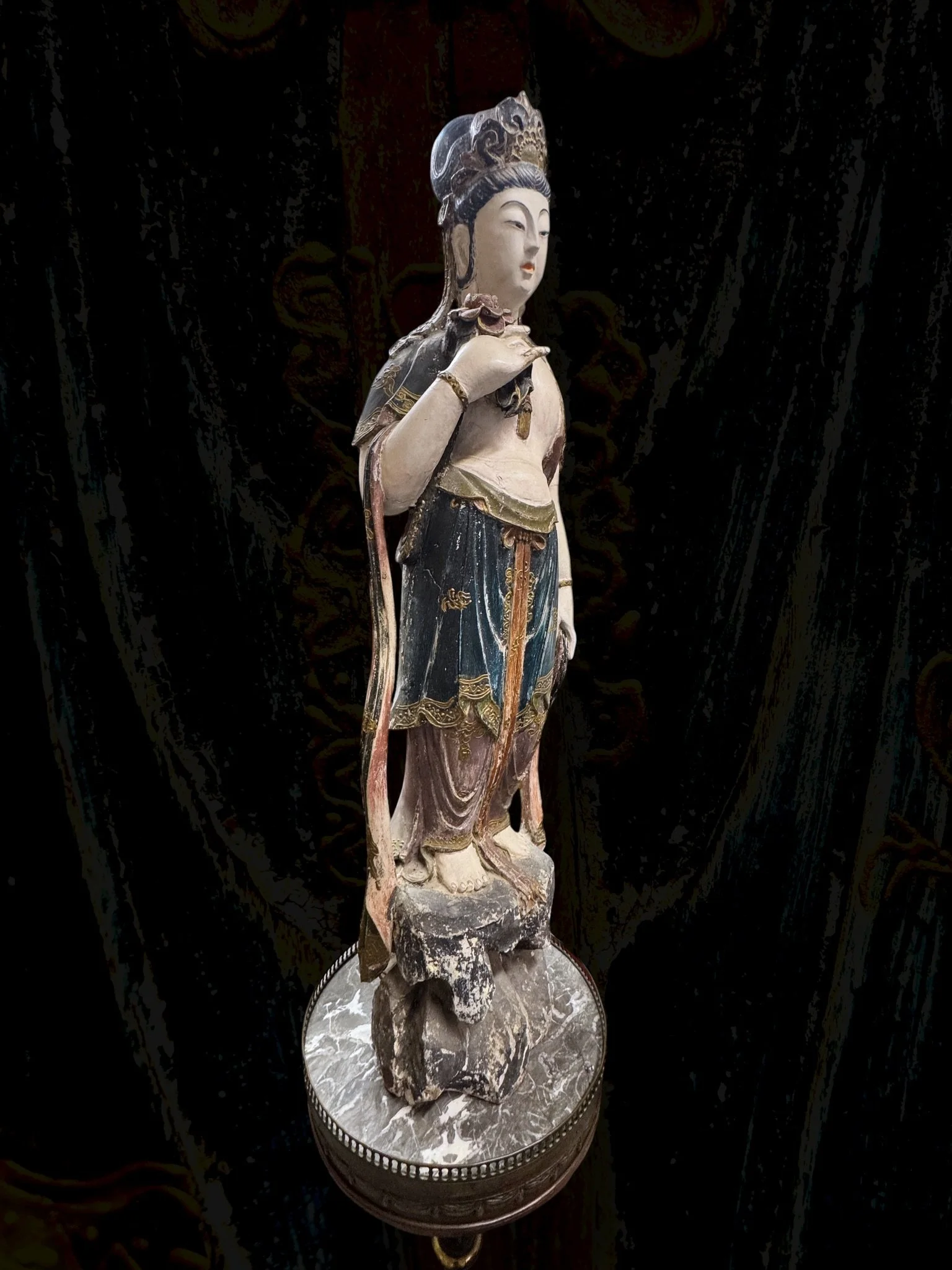 Polychrome wooden sculpture of Guanyin6.jpg