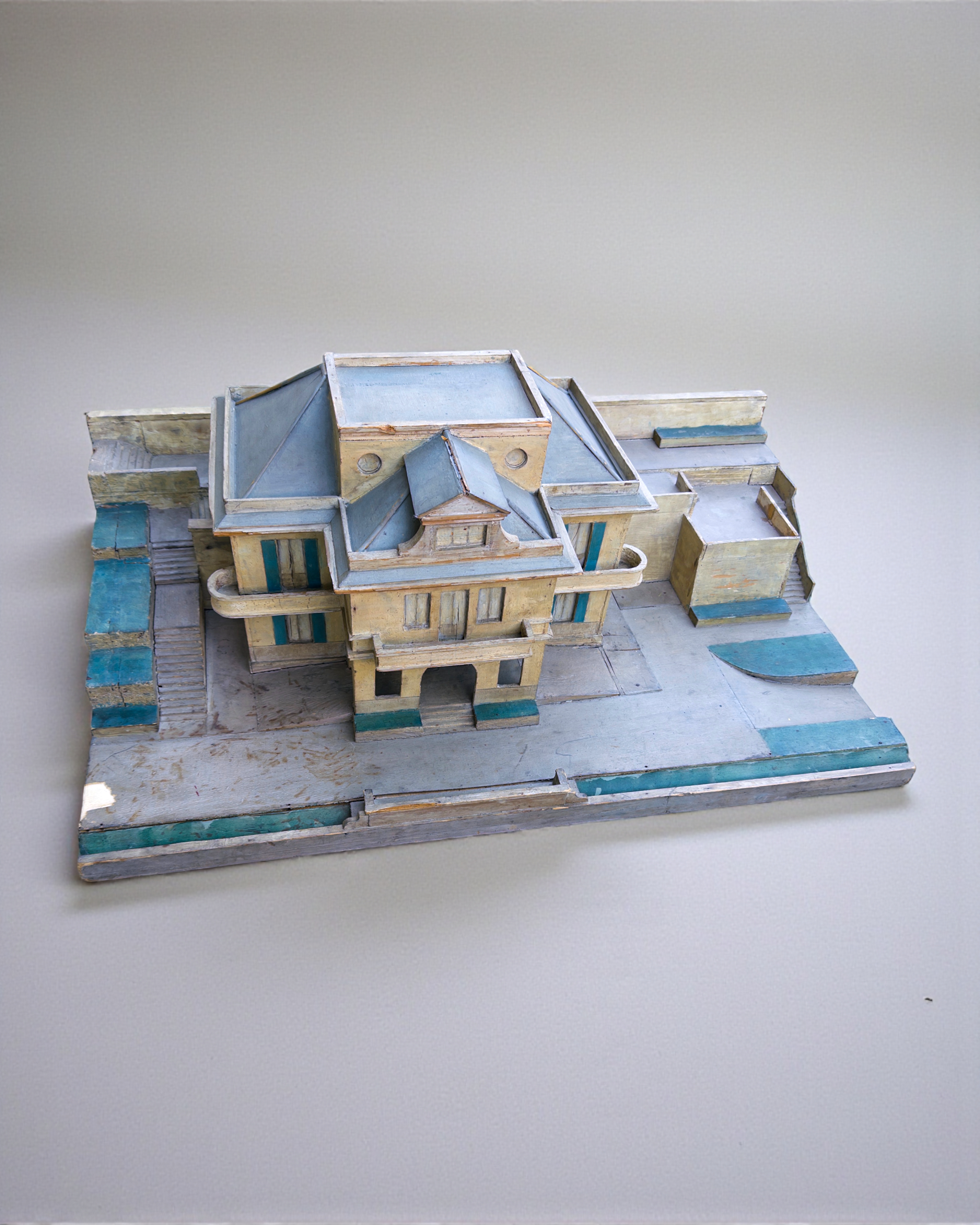 A maquette of an italian villa in the Italian Riviera