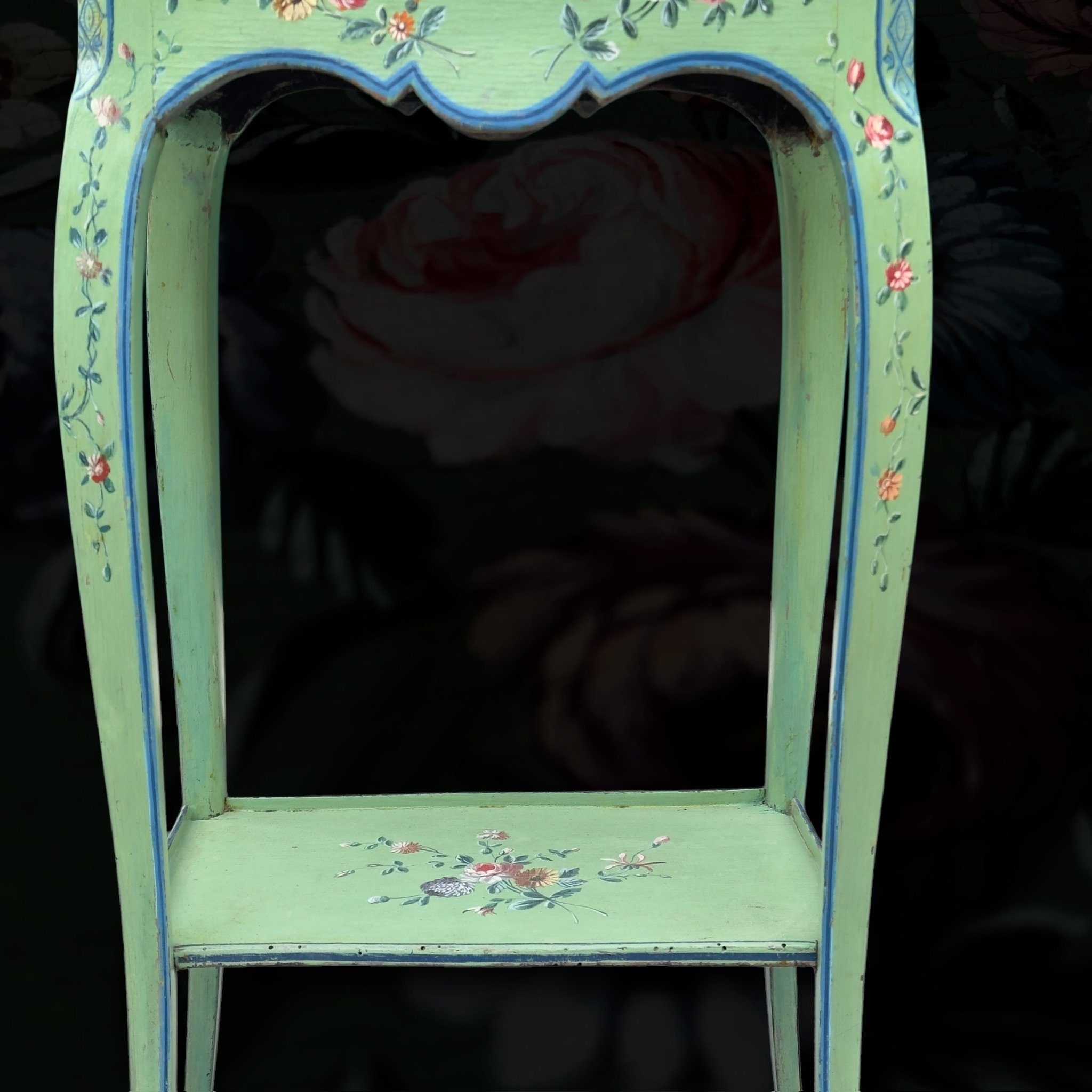 vivioliarteantica_A small LXV table with a side drawer9.jpg