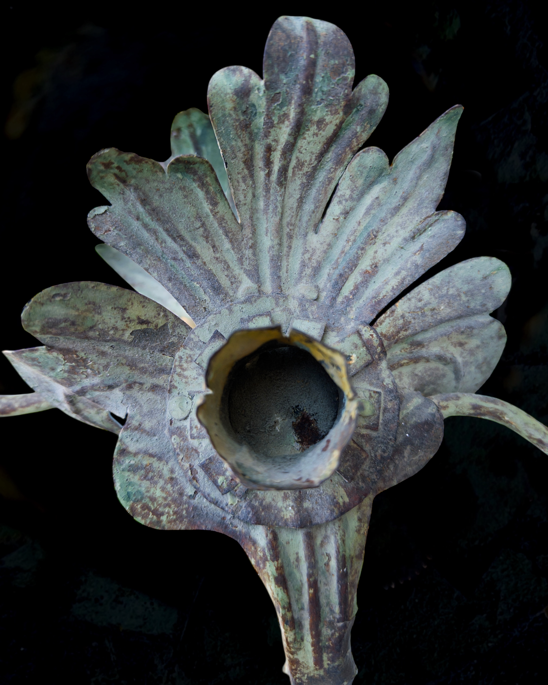 A pair of polychrome iron arms torcheres14.PNG