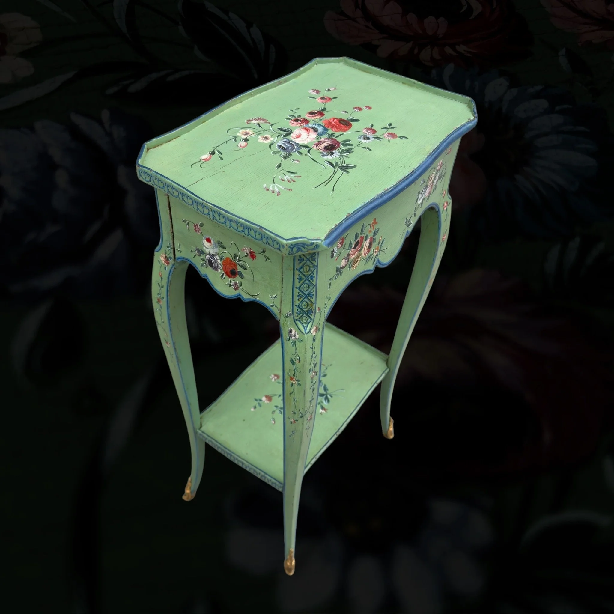 vivioliarteantica_A small LXV table with a side drawer14.jpg