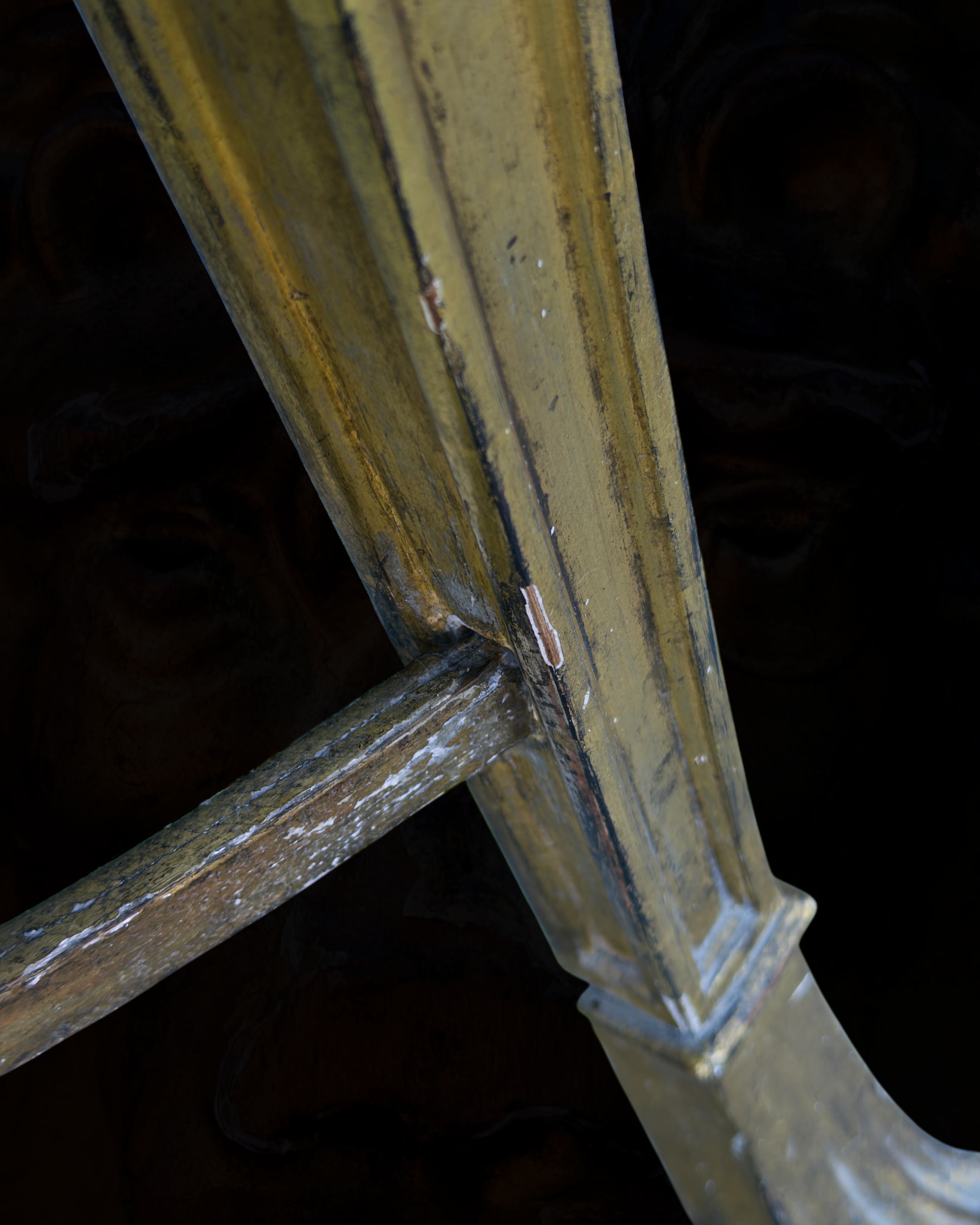 A fine Sheraton carved and gilded consolle table with a top venereed in rosewood and satinwood18.PNG