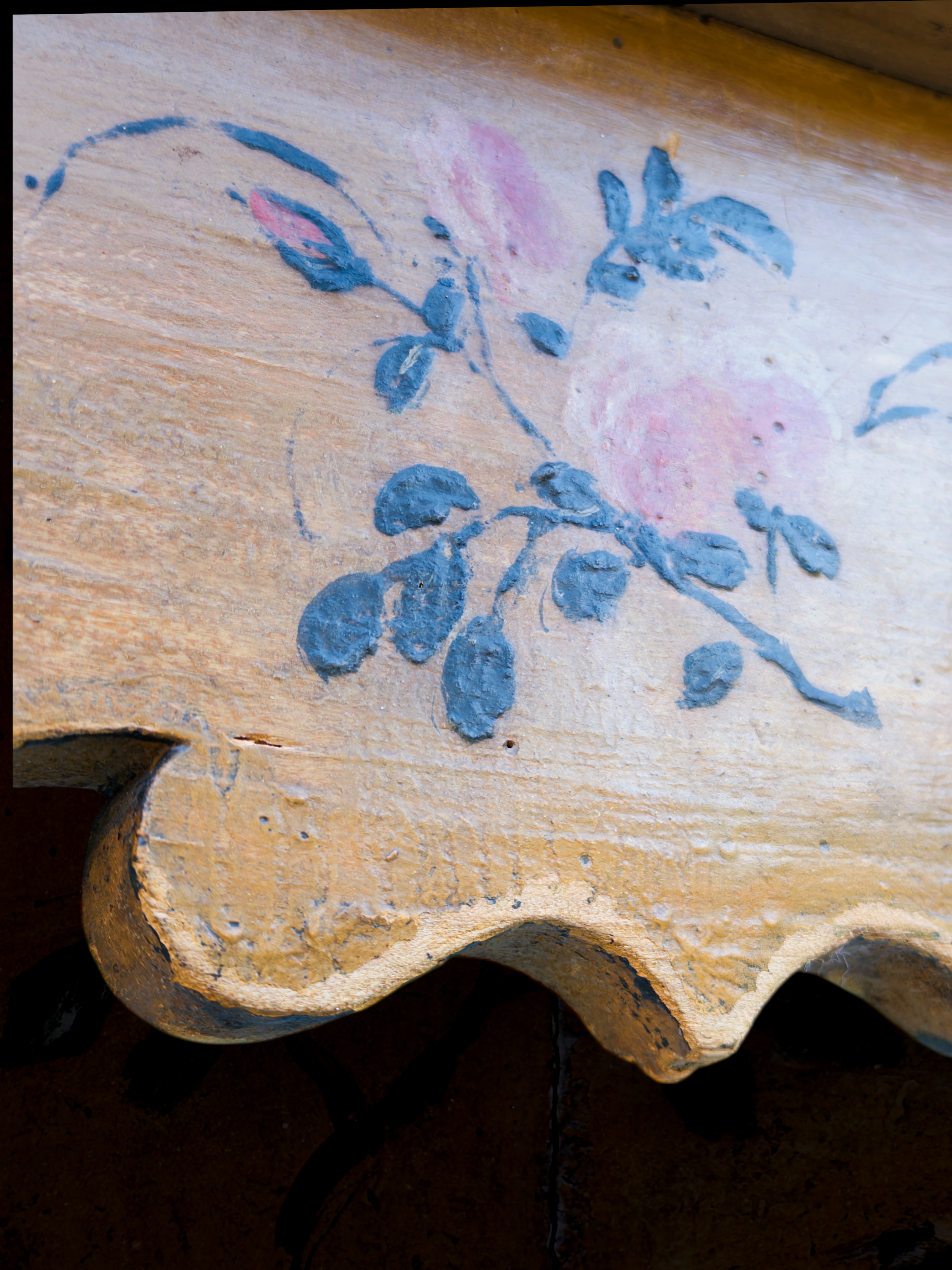 A Genoese LXIV laquered polychrome side table with faux marble top4.PNG
