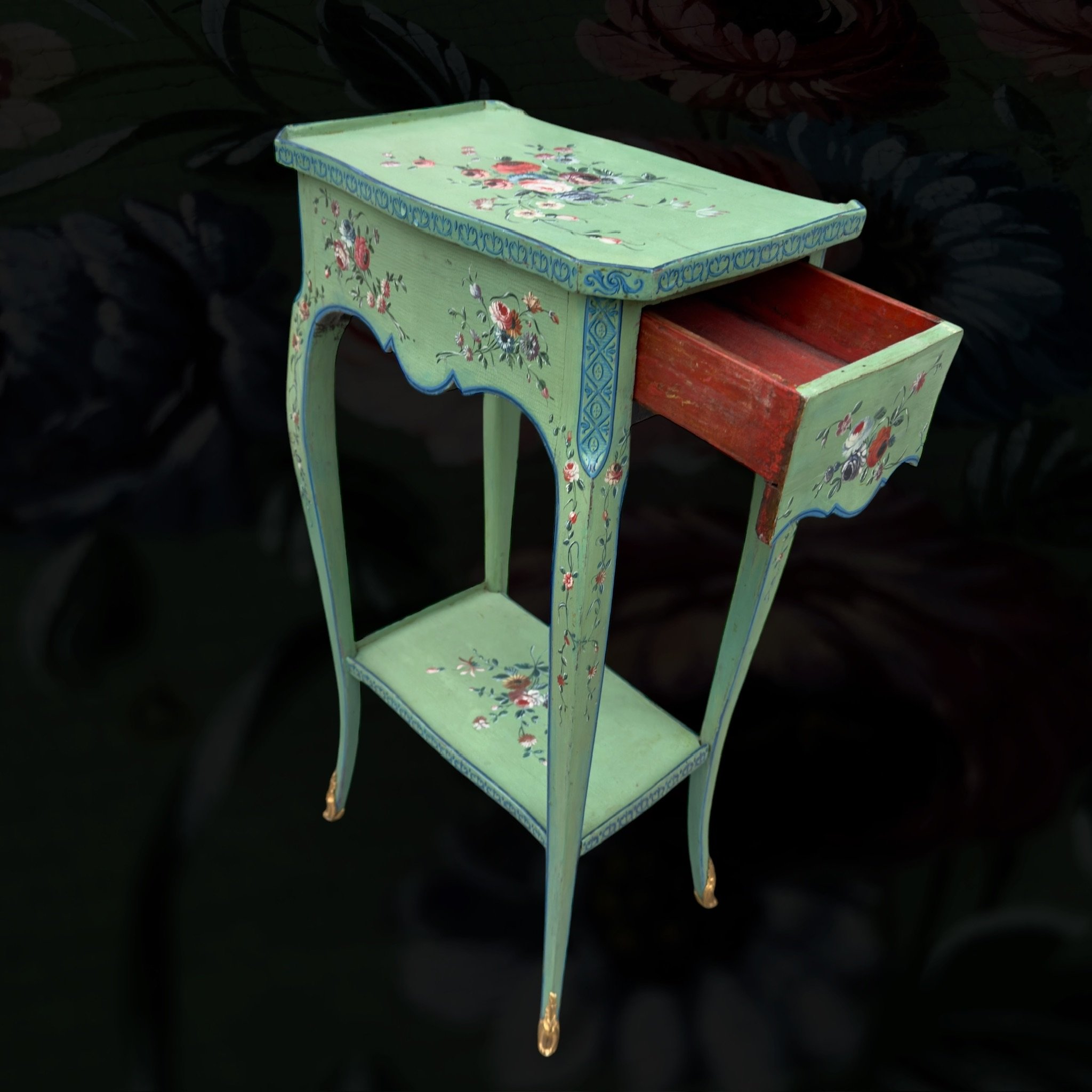 vivioliarteantica_A small LXV table with a side drawer5.jpg