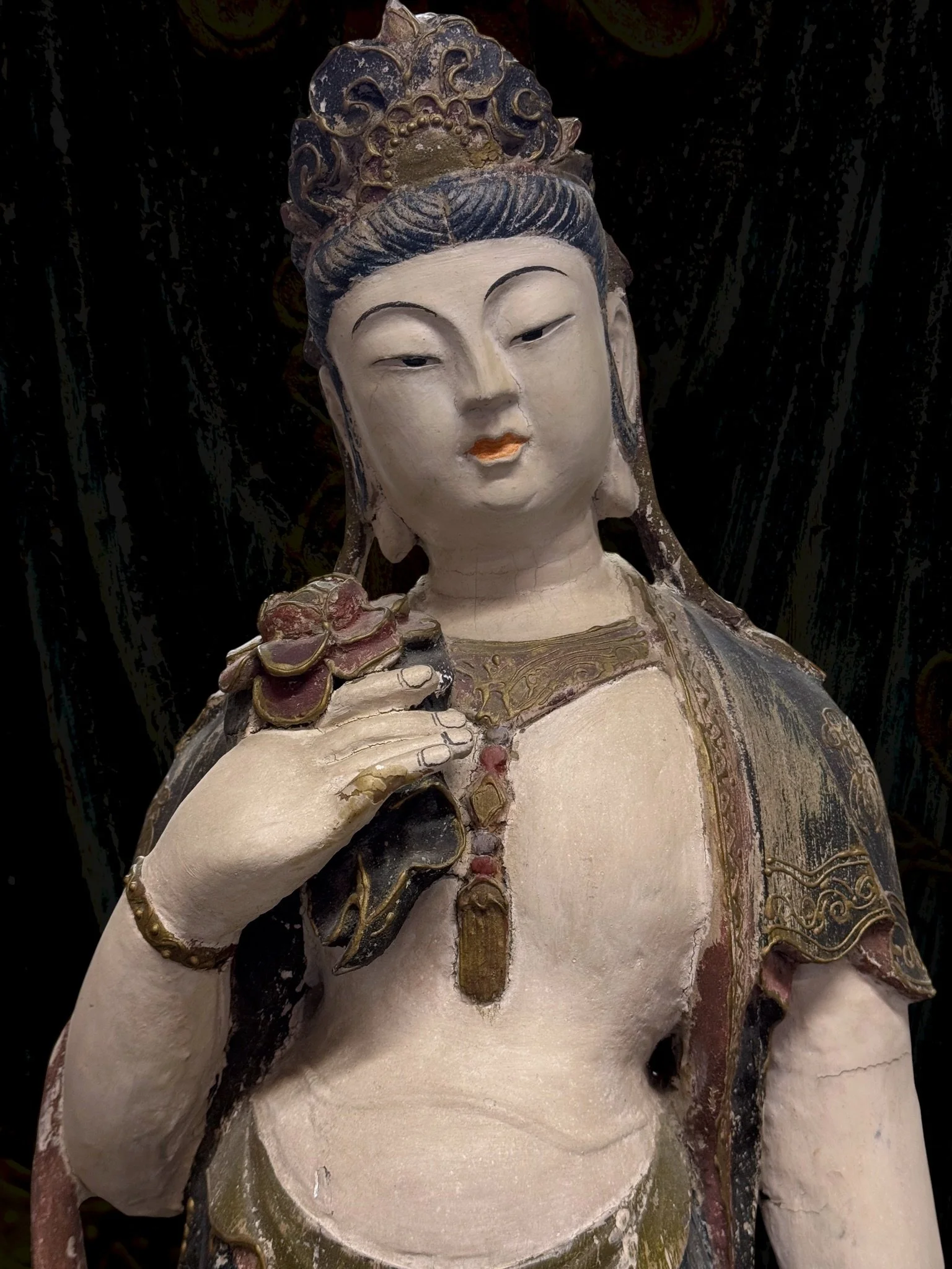 Polychrome wooden sculpture of Guanyin8.jpg