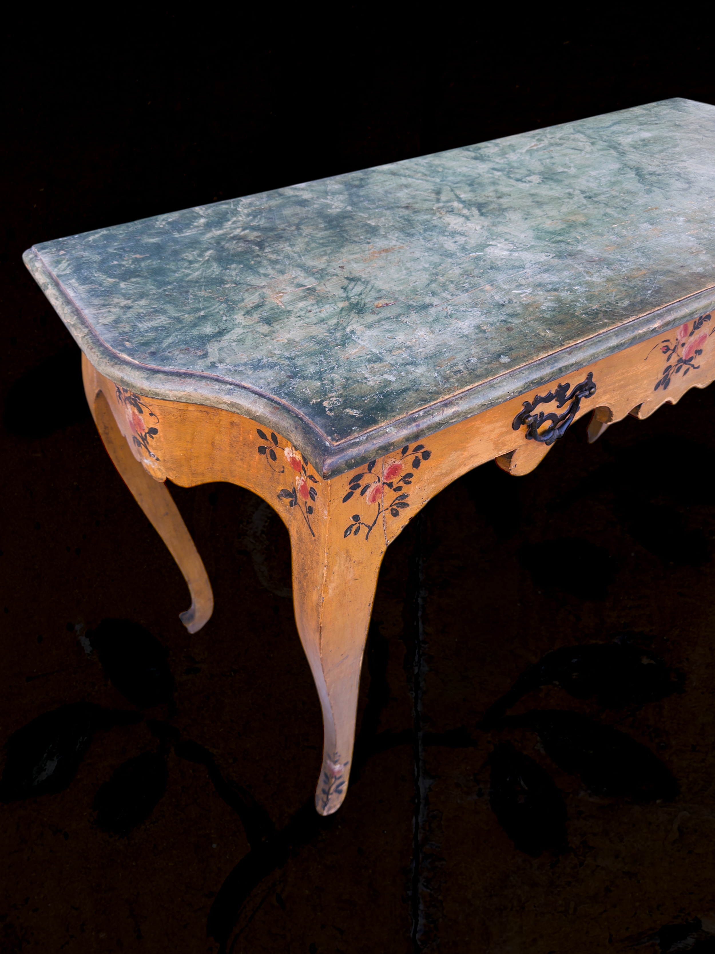 A Genoese LXIV laquered polychrome side table with faux marble top18.PNG
