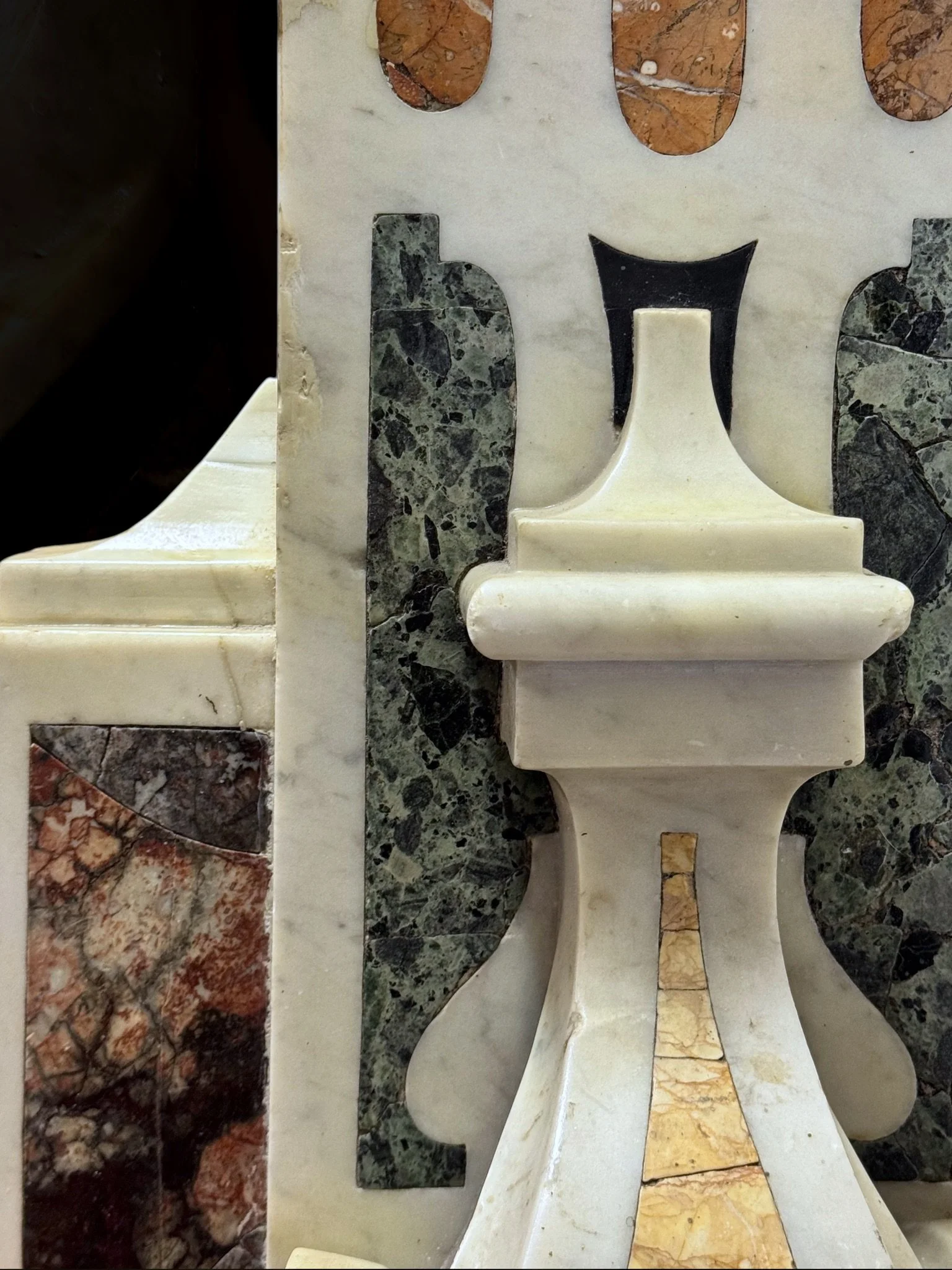 White marble console veneered with fine marbles20.jpg