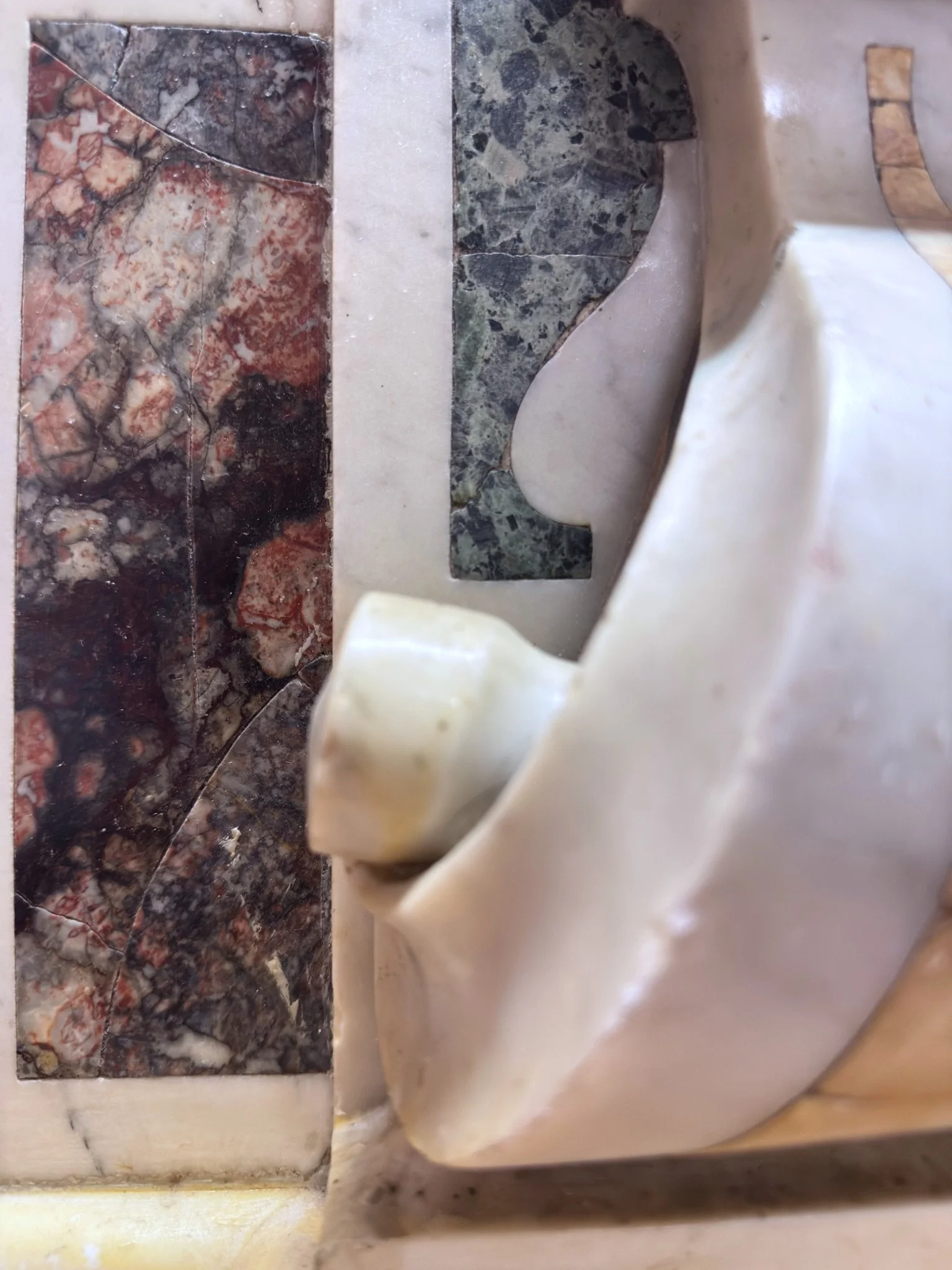 White marble console veneered with fine marbles4.jpg