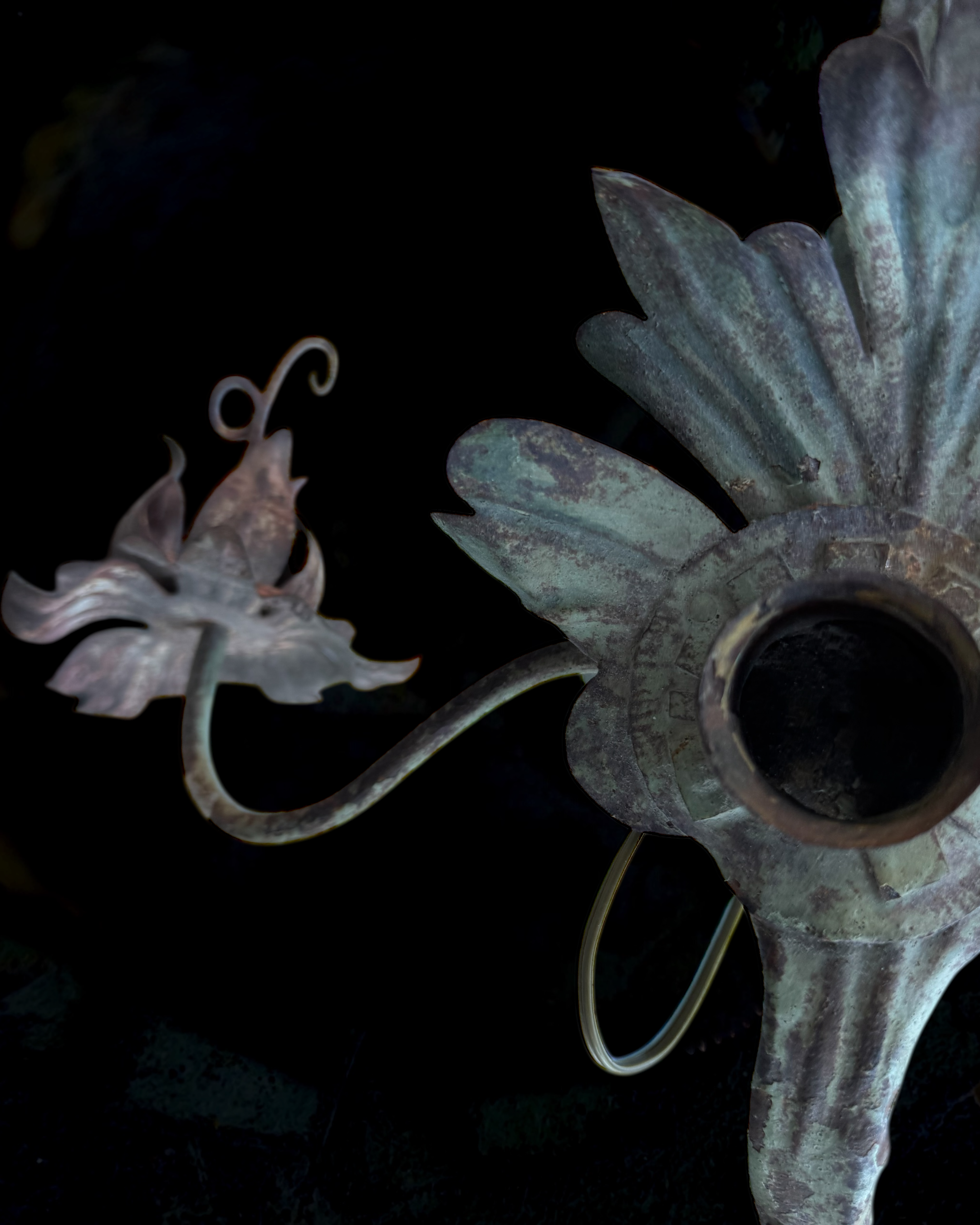 A pair of polychrome iron arms torcheres15.PNG