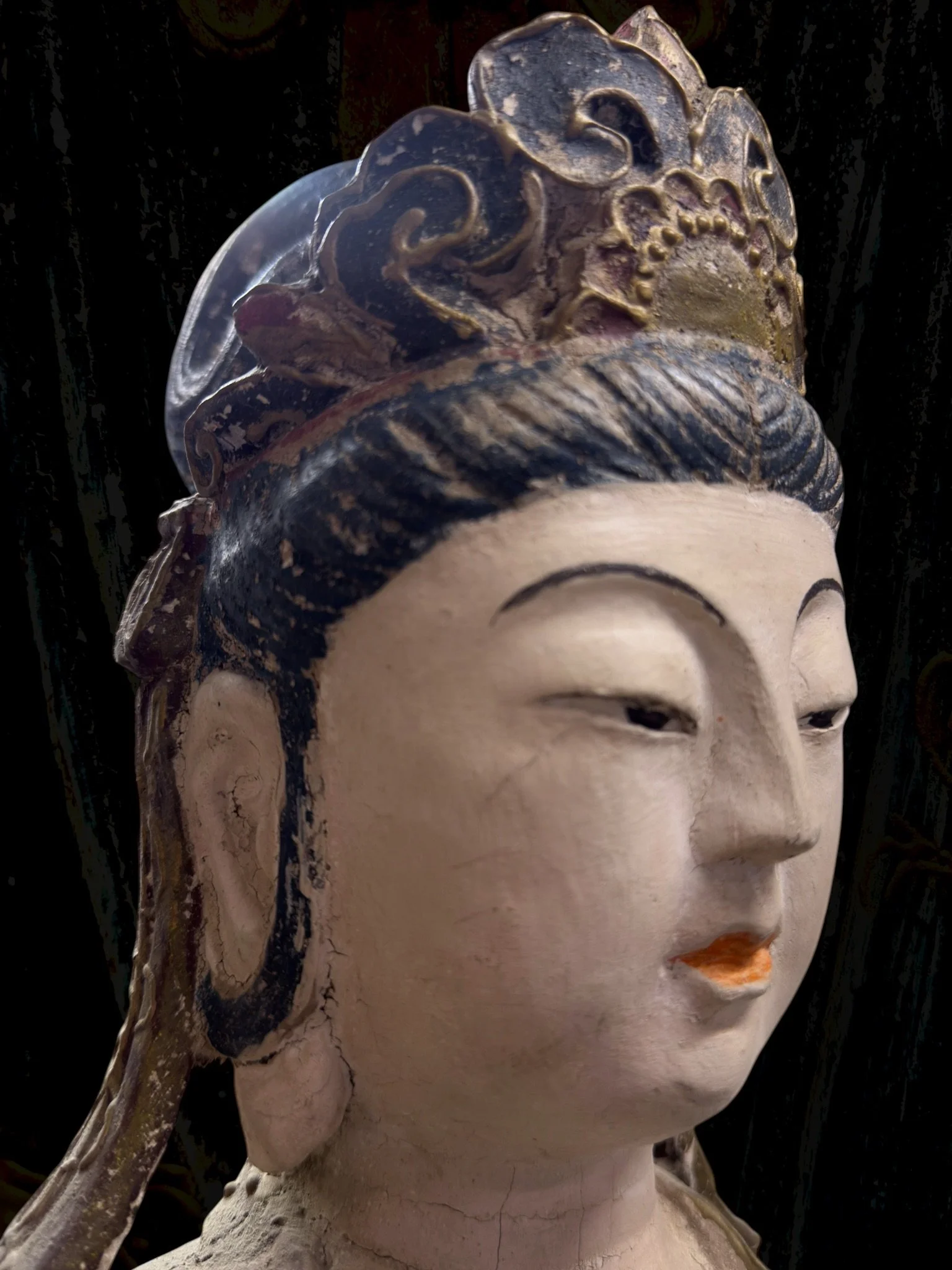 Polychrome wooden sculpture of Guanyin19.jpg