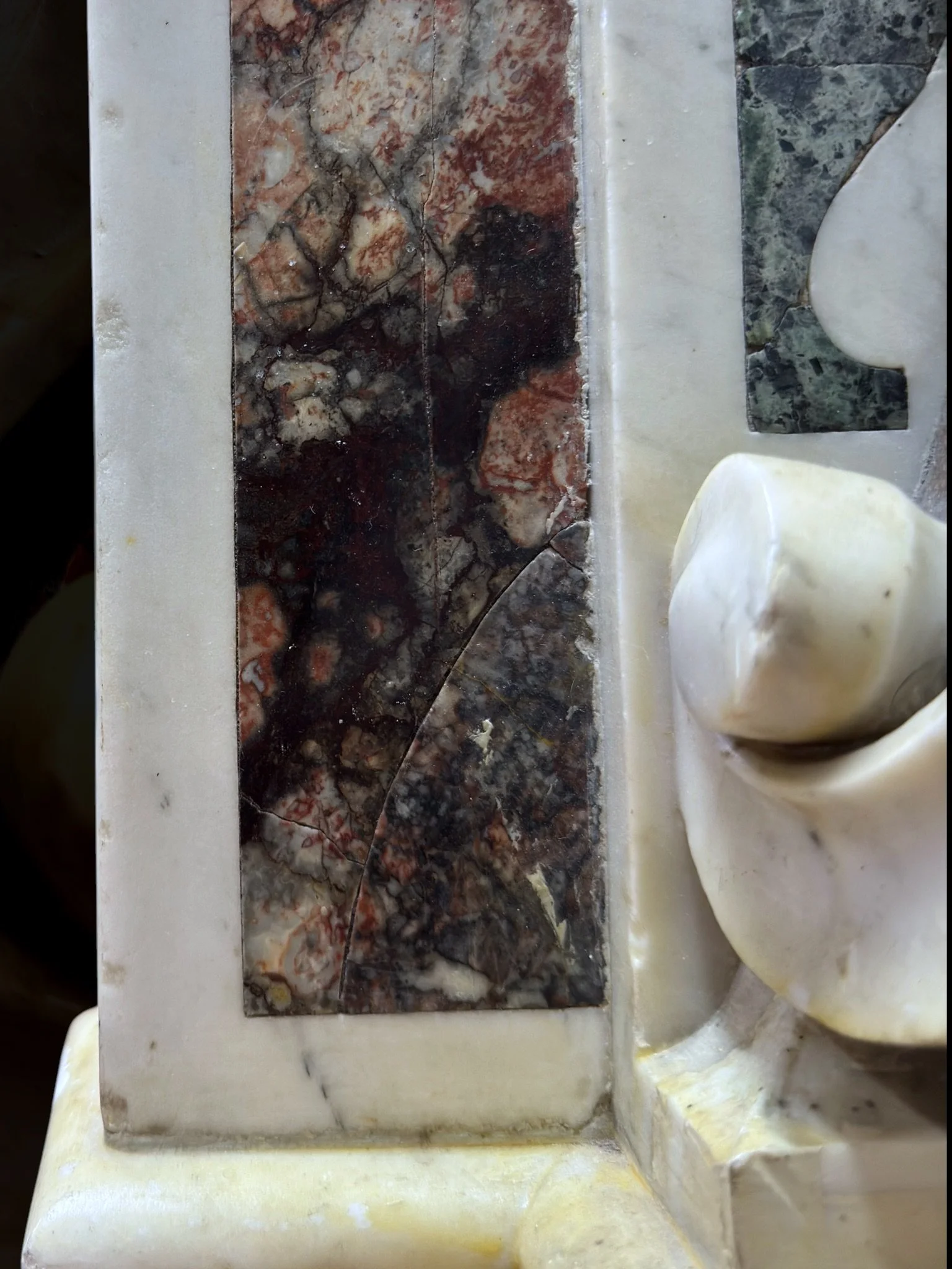 White marble console veneered with fine marbles16.jpg