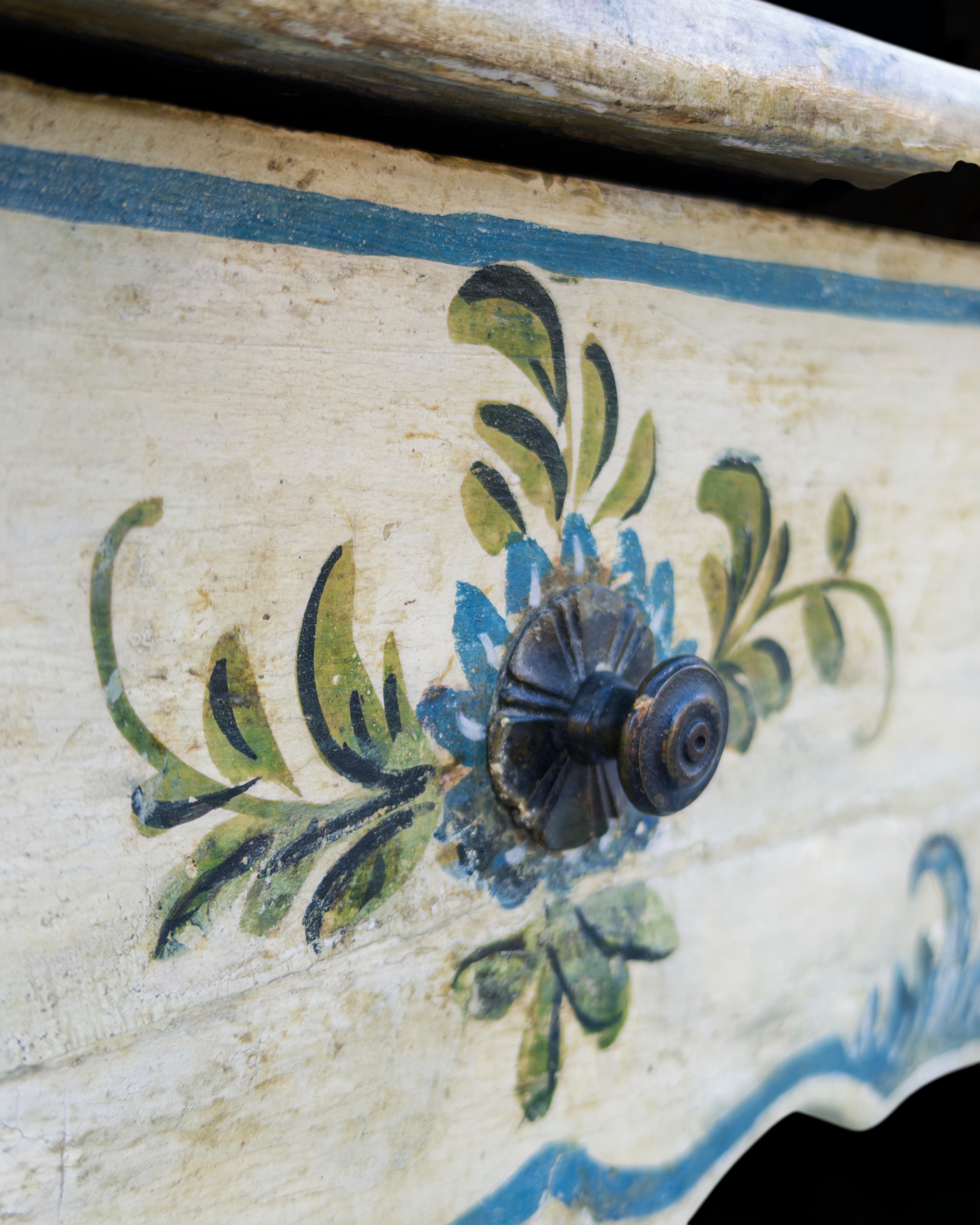 A Genoese LXV side table with faux marble top4.PNG