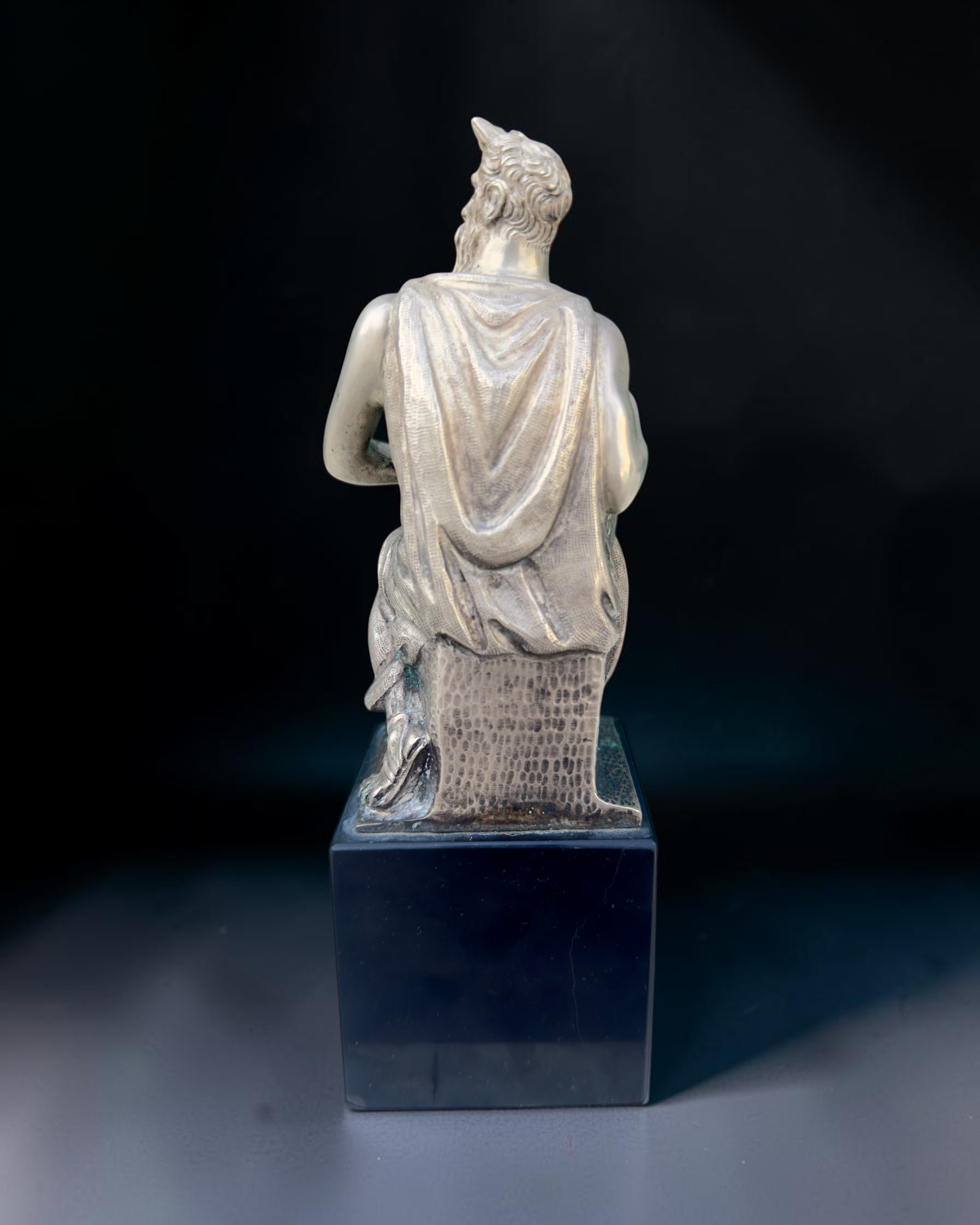 vivioli - statua mose (4).png