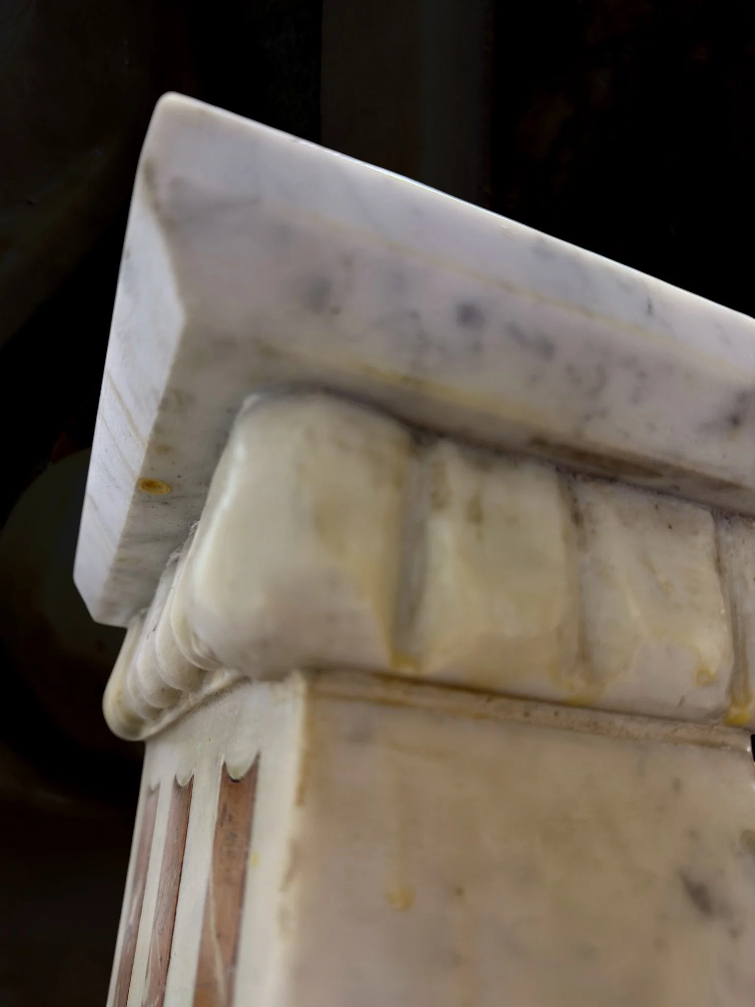 White marble console veneered with fine marbles8.jpg