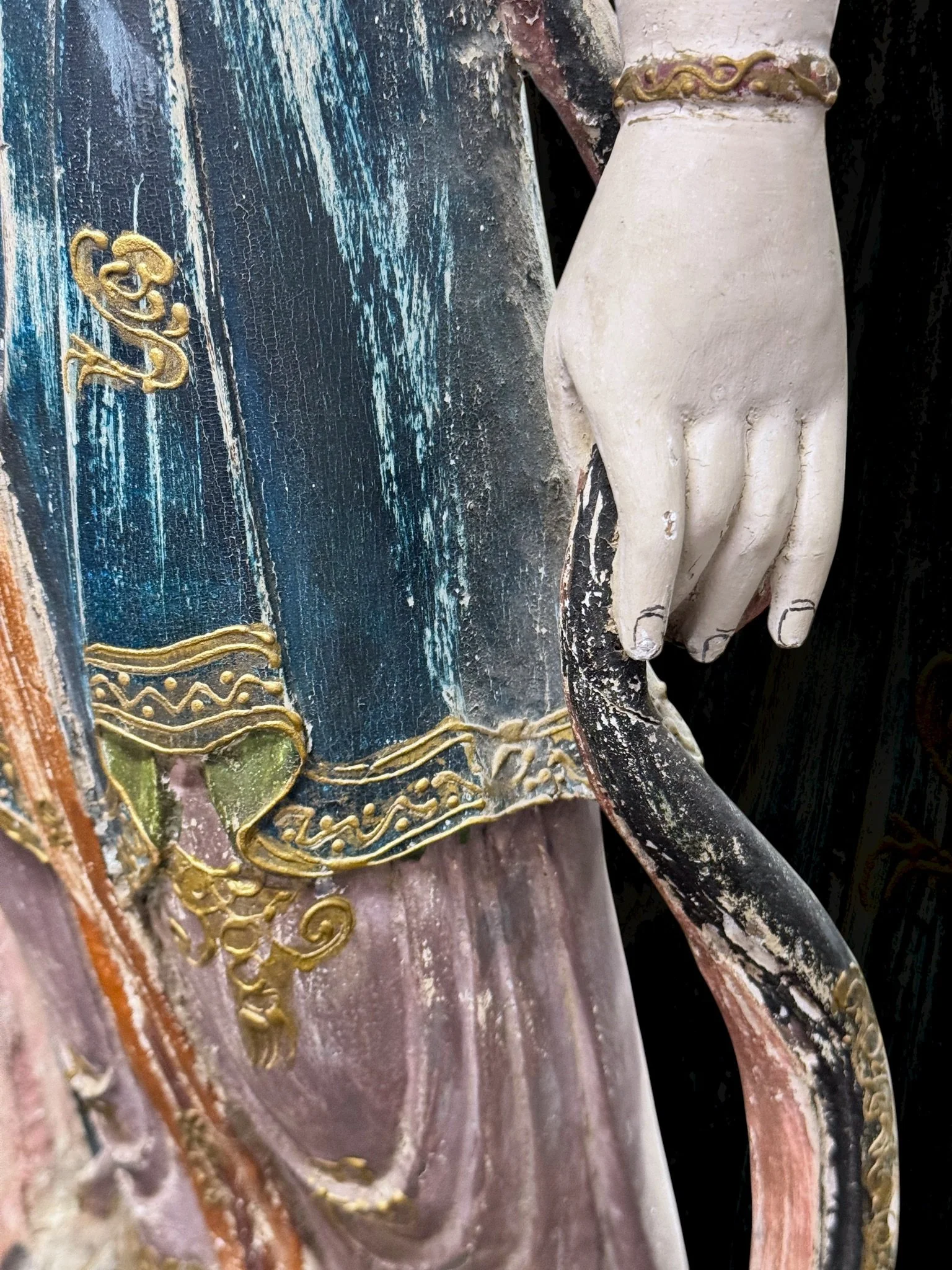 Polychrome wooden sculpture of Guanyin3.jpg
