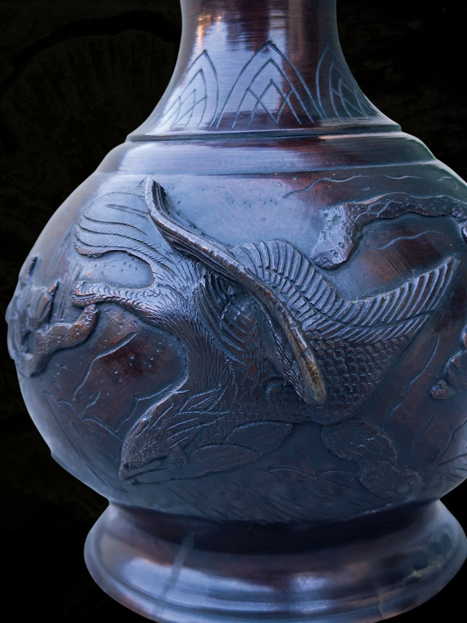 A pair of bronze vases. Japan. XIX Century. Height cm 292.PNG