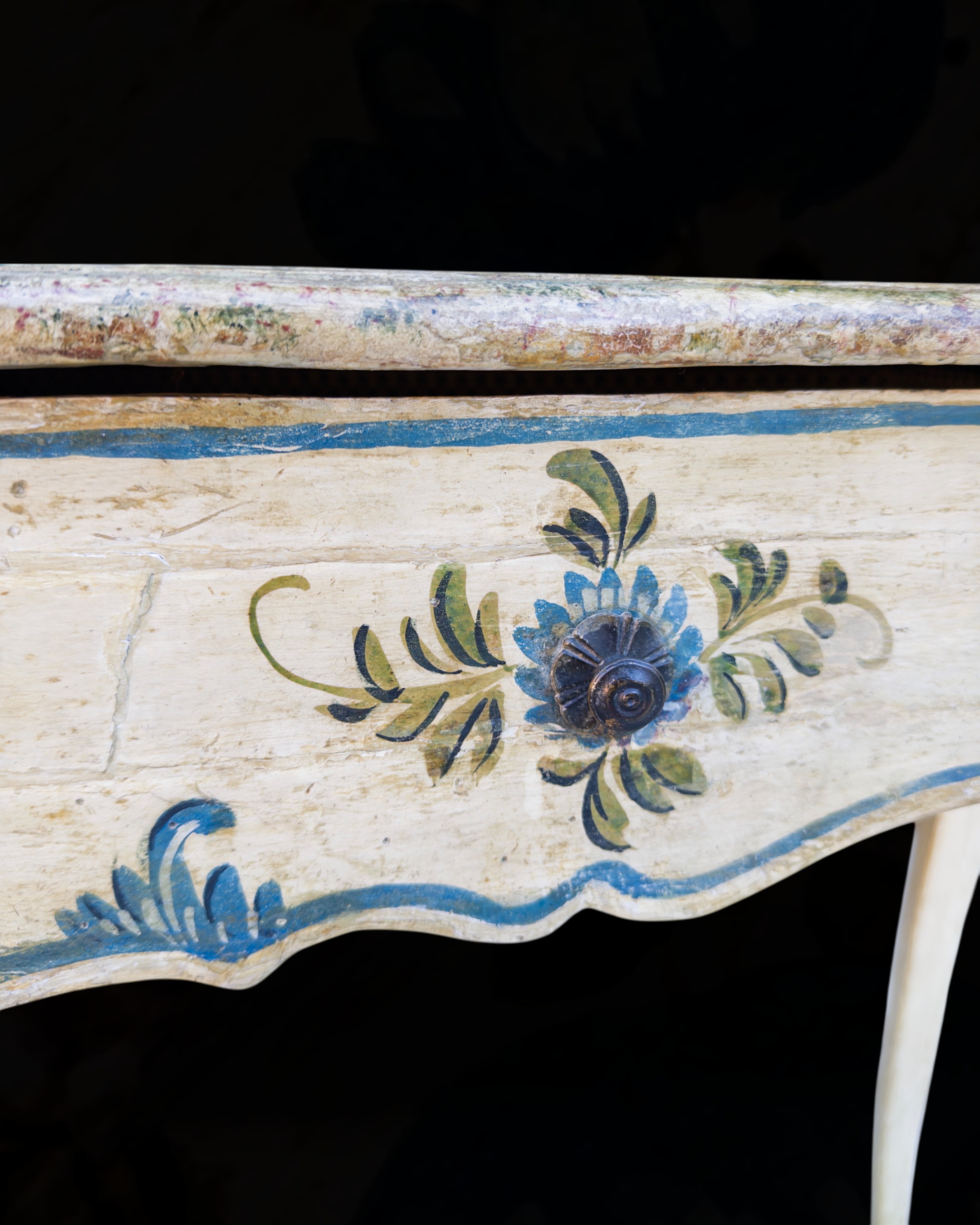 A Genoese LXV side table with faux marble top17.PNG