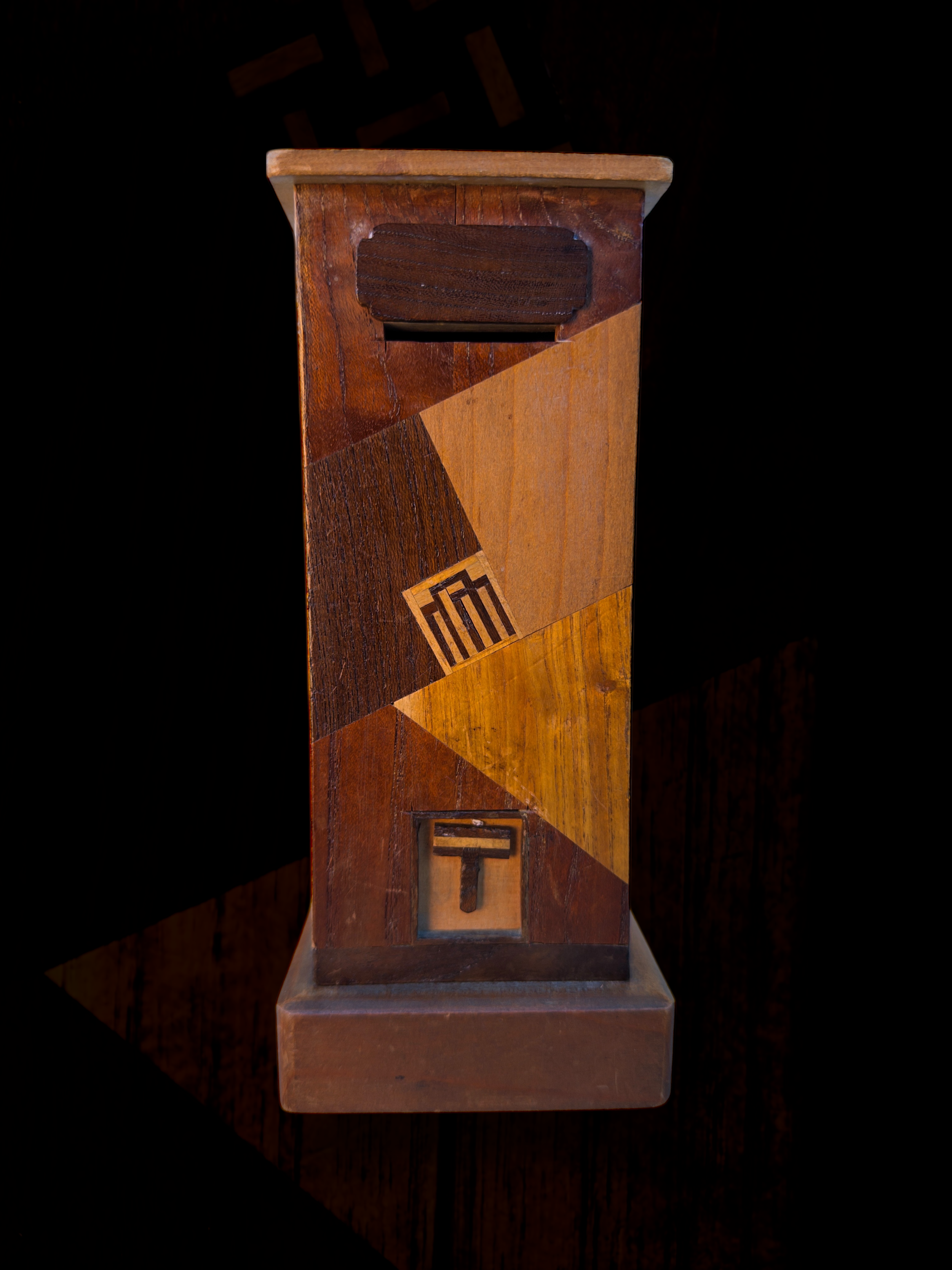 Wooden money box 3.PNG
