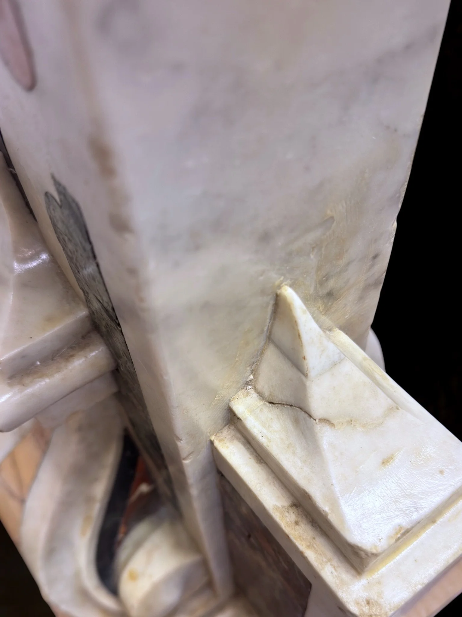 White marble console veneered with fine marbles11.jpg