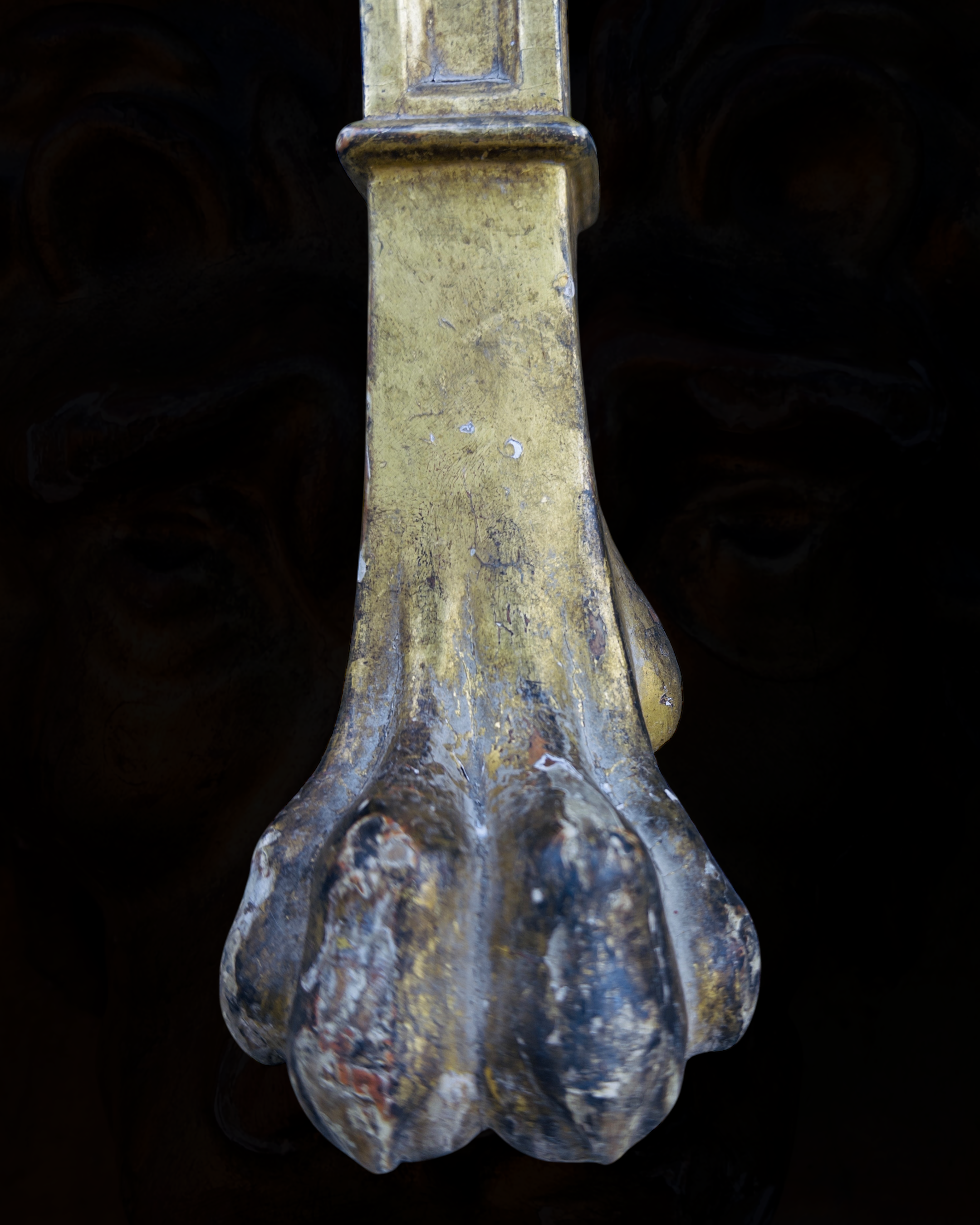 A fine Sheraton carved and gilded consolle table with a top venereed in rosewood and satinwood21.PNG