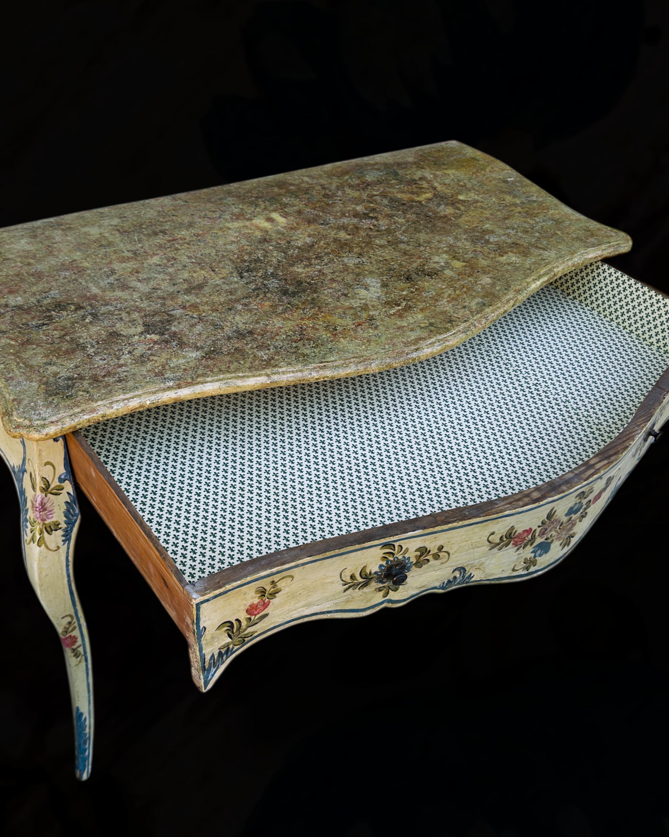 A Genoese LXV side table with faux marble top21.PNG