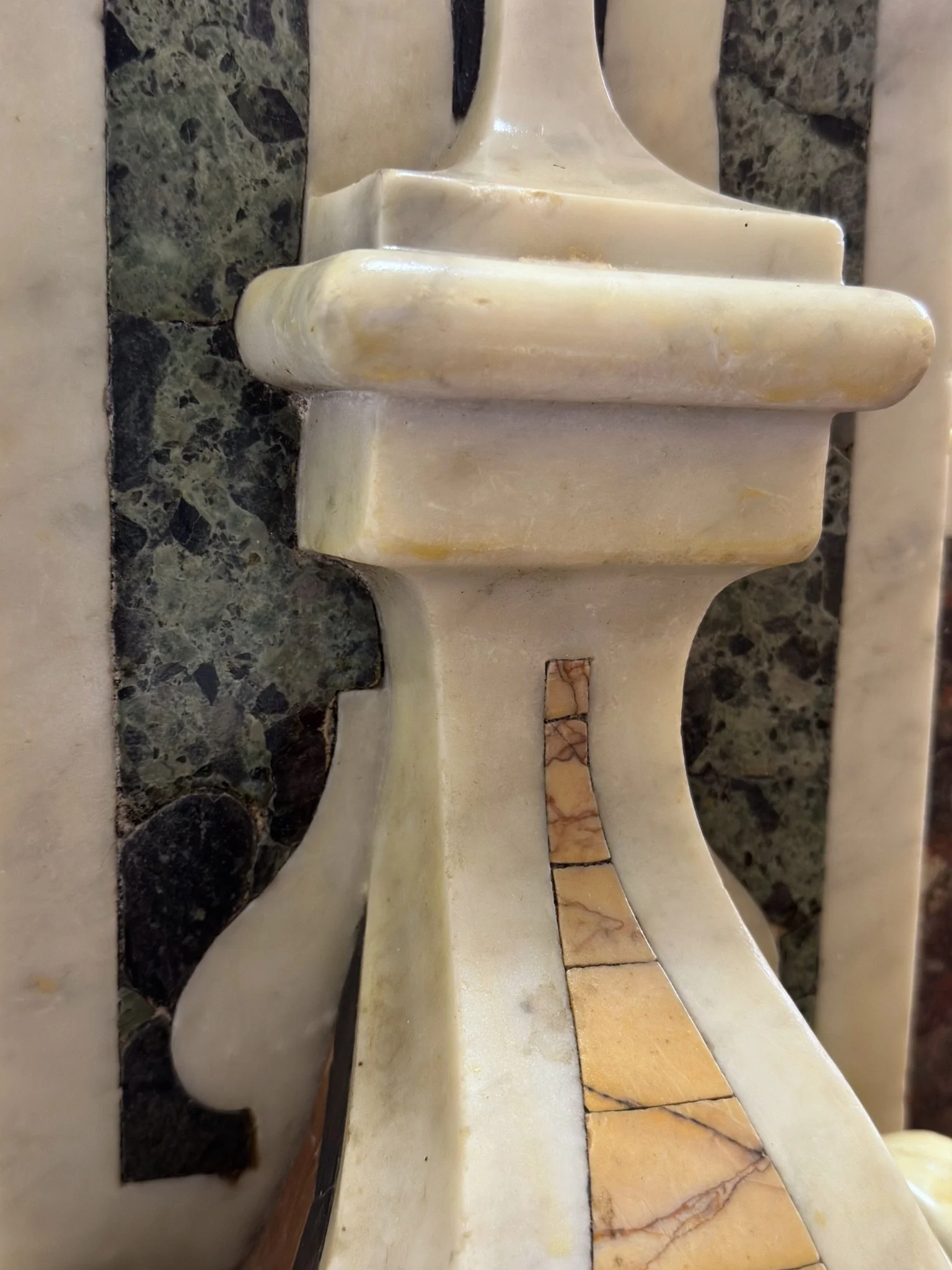 White marble console veneered with fine marbles14.jpg