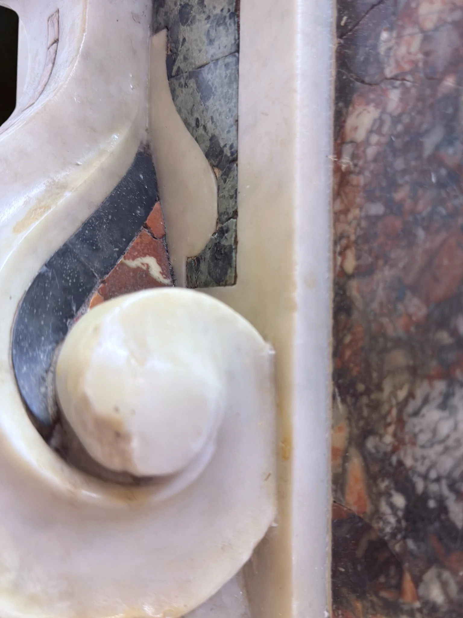 White marble console veneered with fine marbles19.jpg