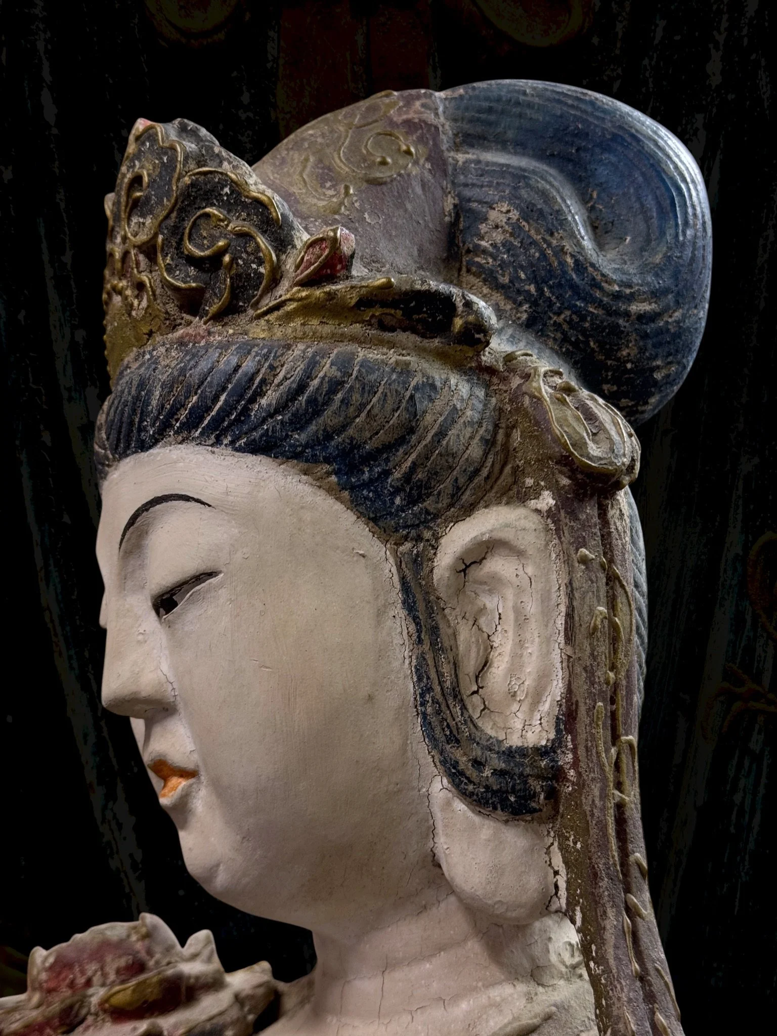 Polychrome wooden sculpture of Guanyin13.jpg