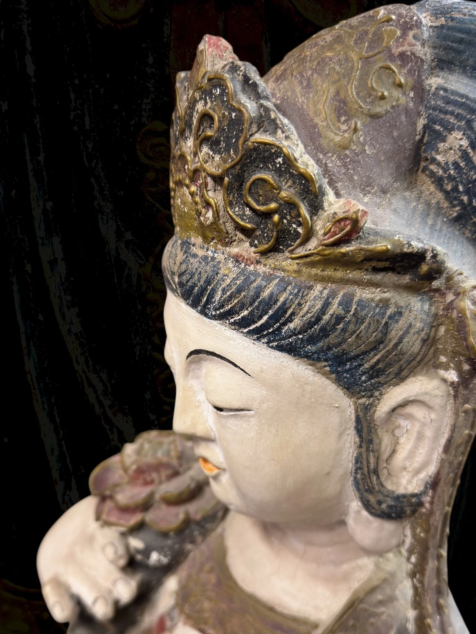 Polychrome wooden sculpture of Guanyin16.jpg