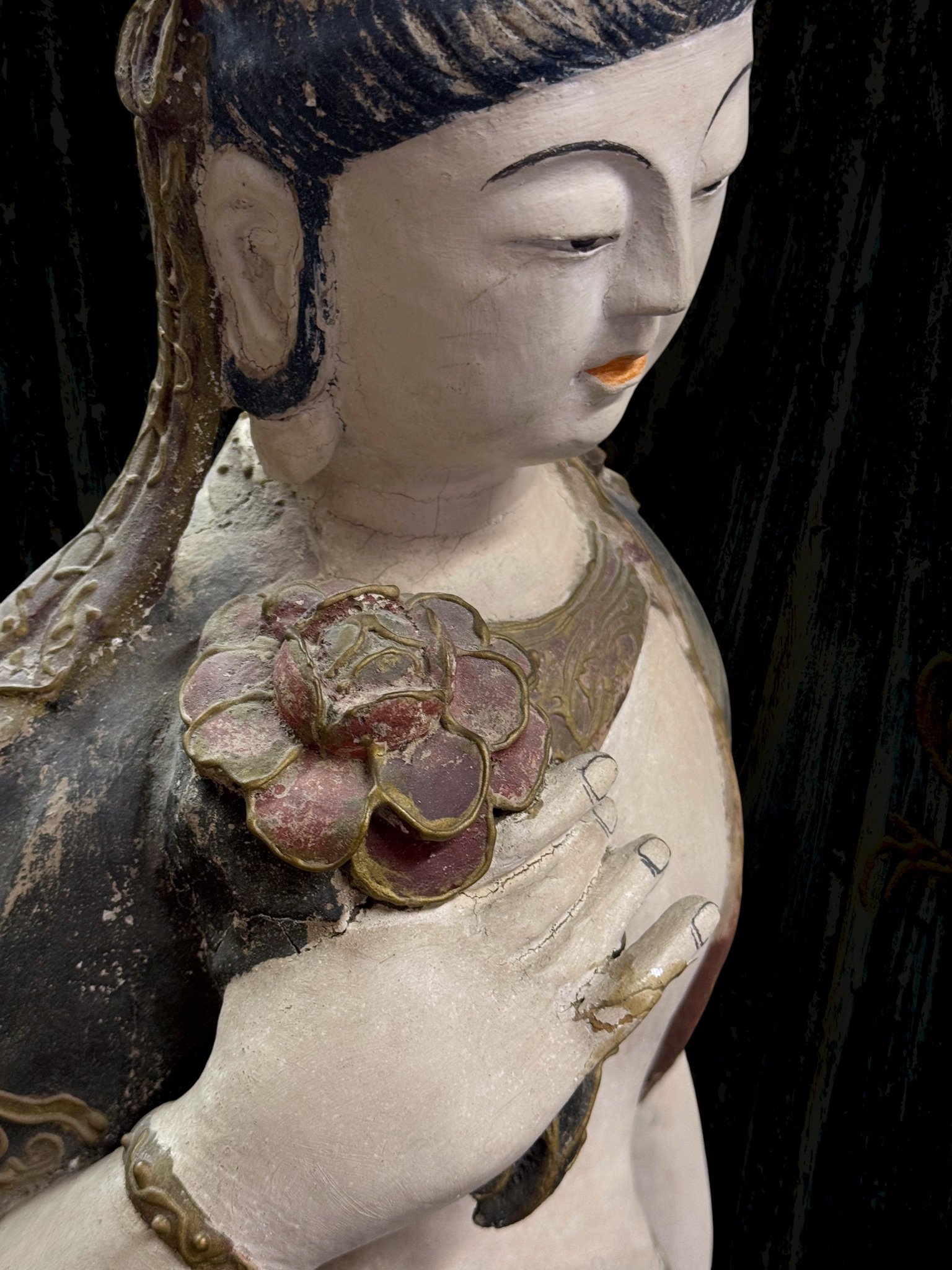 Polychrome wooden sculpture of Guanyin15.jpg