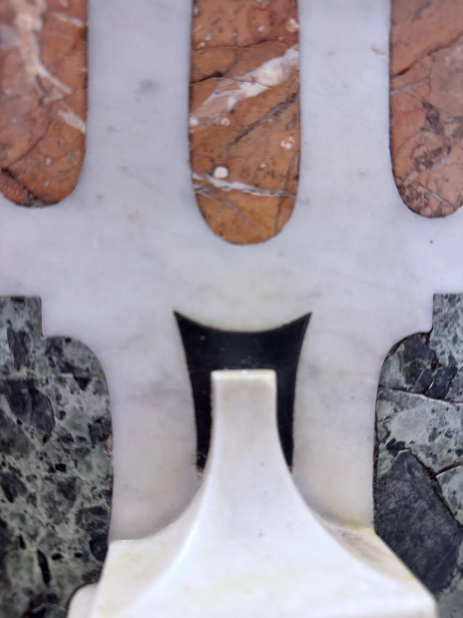 White marble console veneered with fine marbles13.jpg
