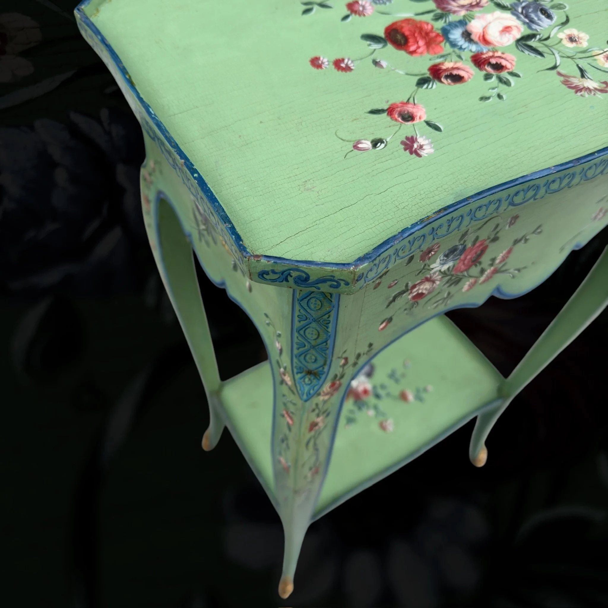 vivioliarteantica_A small LXV table with a side drawer7.jpg