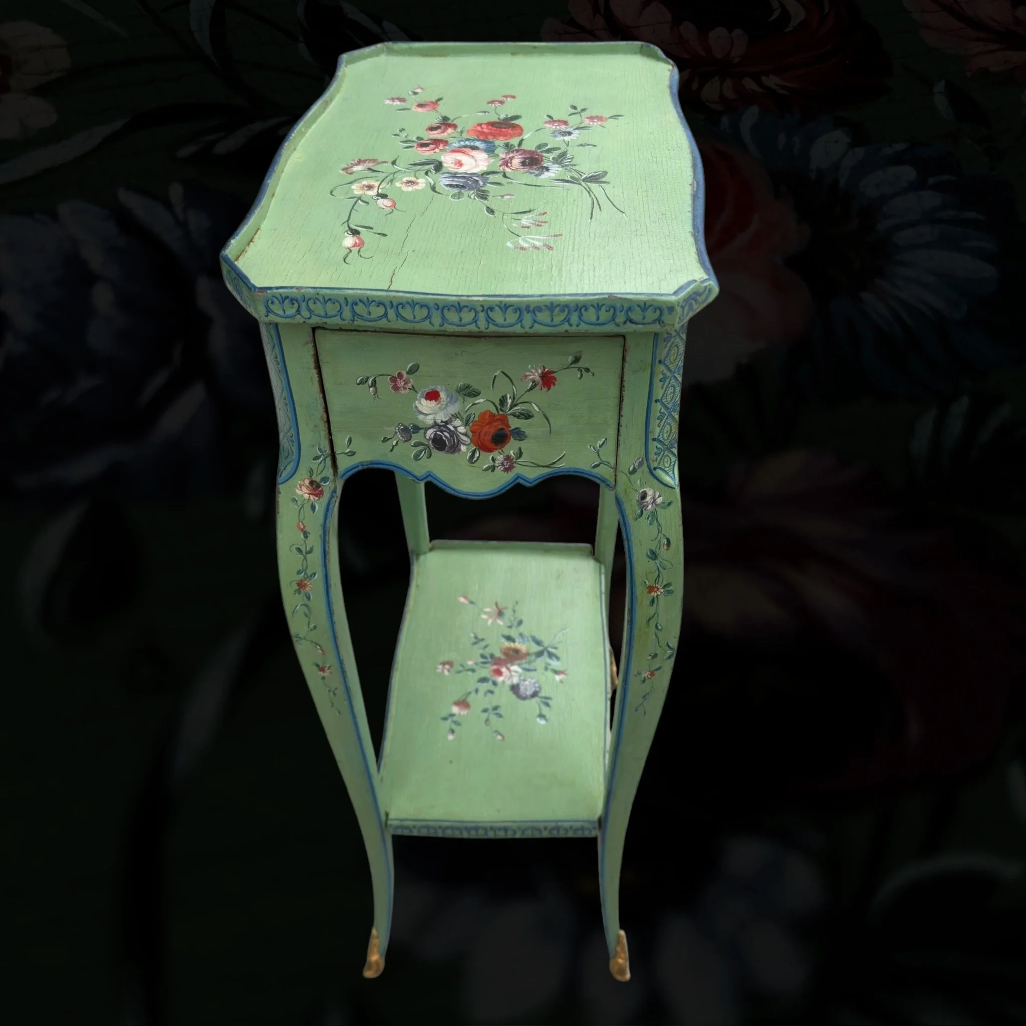 vivioliarteantica_A small LXV table with a side drawer15.jpg