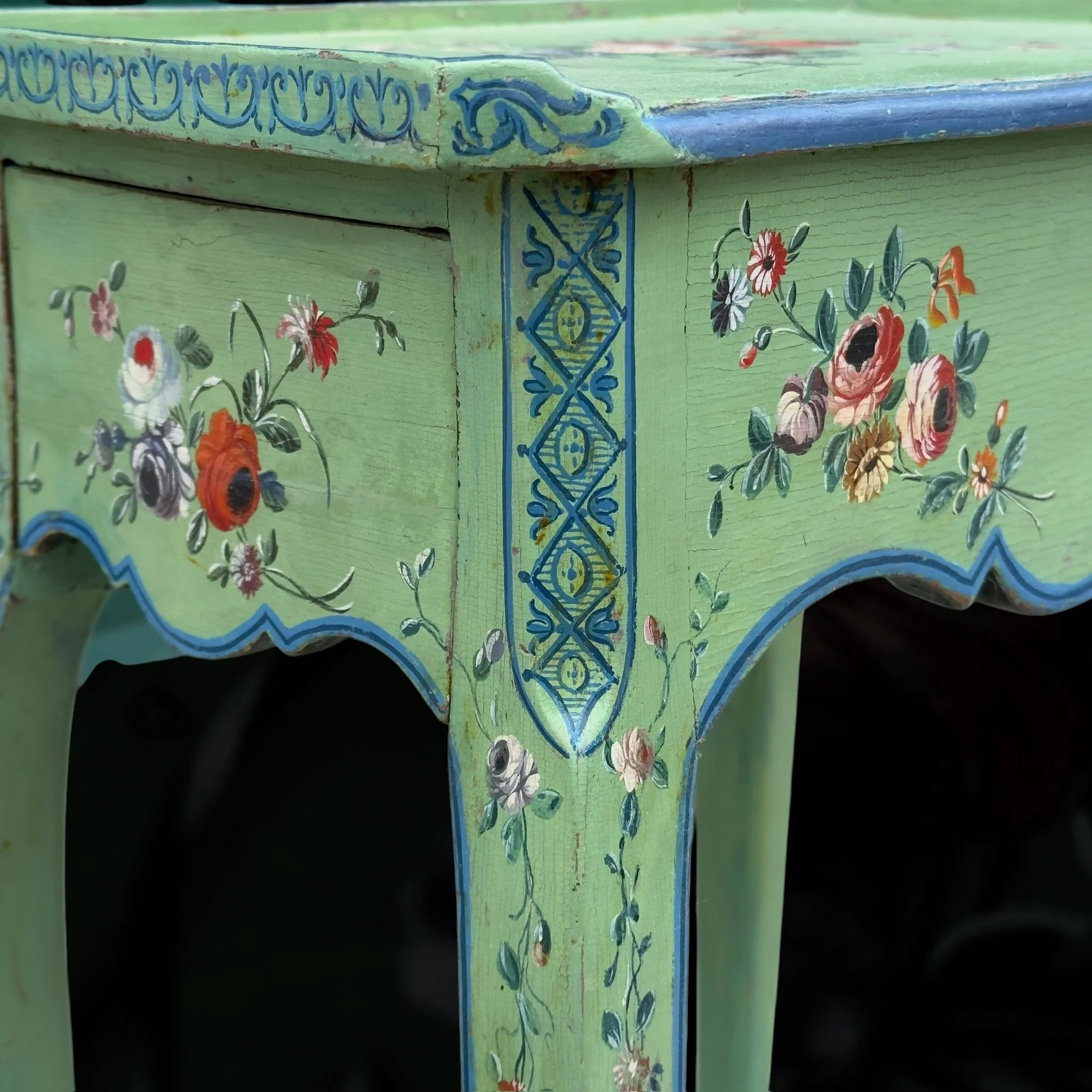 vivioliarteantica_A small LXV table with a side drawer17.jpg