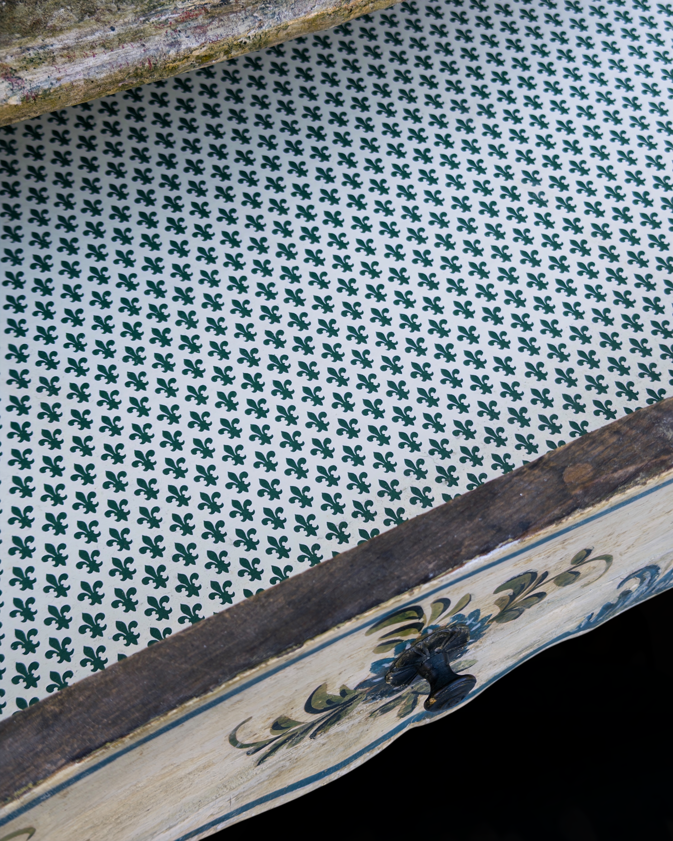 A Genoese LXV side table with faux marble top28.PNG