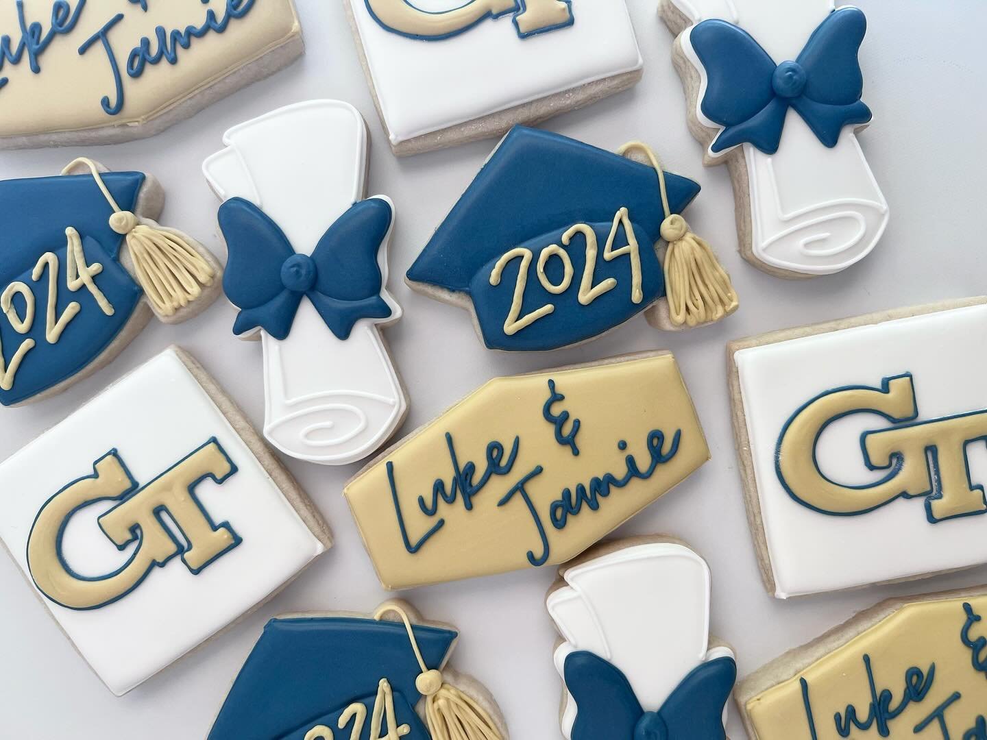 Graduation cookies are flying out of here! 🎓