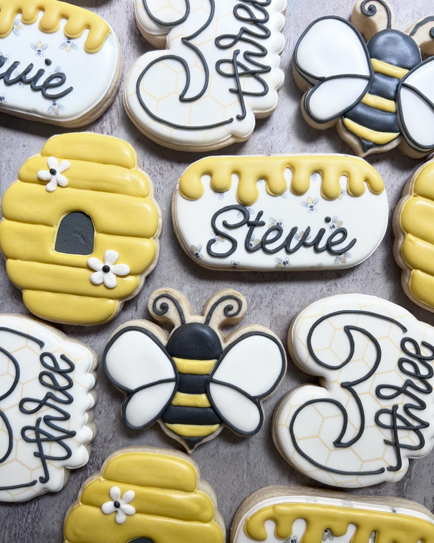Another Bee but this time for a birthday! 🐝💛
