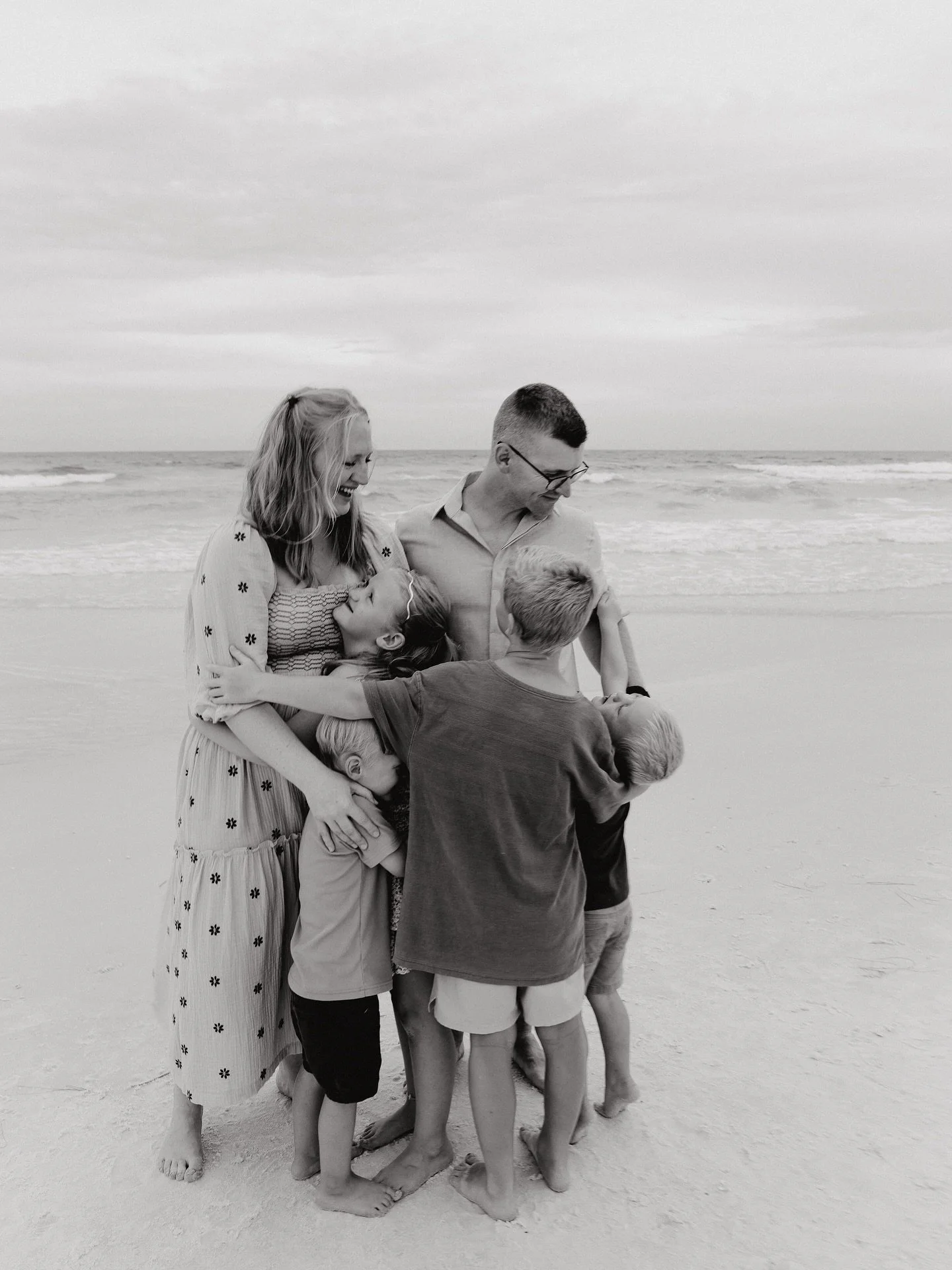 It&rsquo;s been a while since I&rsquo;ve done an introduction here! So happy to see new faces on my page everyday 🥰
I&rsquo;m Bethany, the baker behind Sweet Honeysuckle Bakeshop. 
🍪I&rsquo;m a mom of 4 (2 sets of twins, which still blows my mind!)