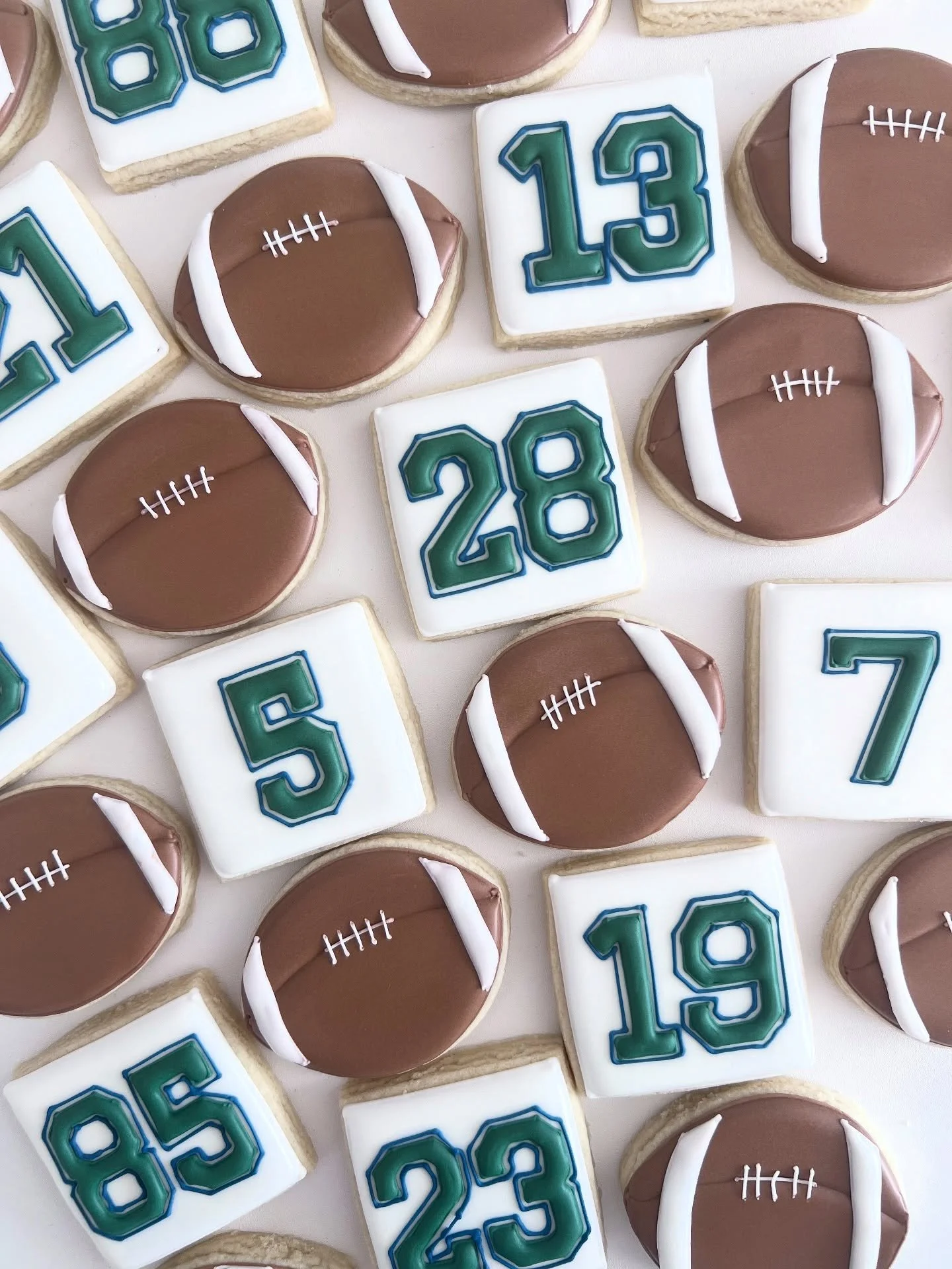 Happy Saturday! 🏈✨