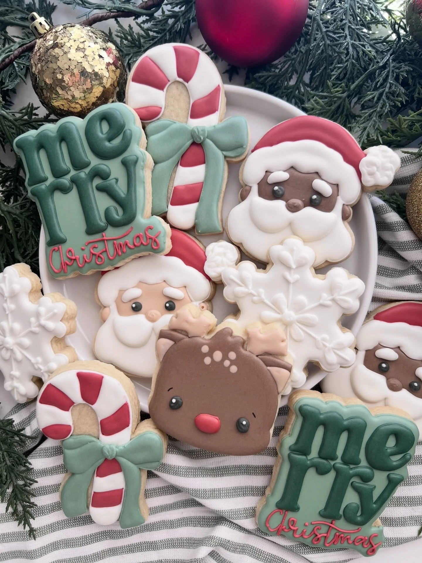 Tomorrow (12/11) is the last day to order for Christmas! Thank you to everyone who has ordered so far! I&rsquo;m am so lucky to be able to create delicious treats for you and your families 🥰
Like usual, I will be taking a few weeks off after Christm