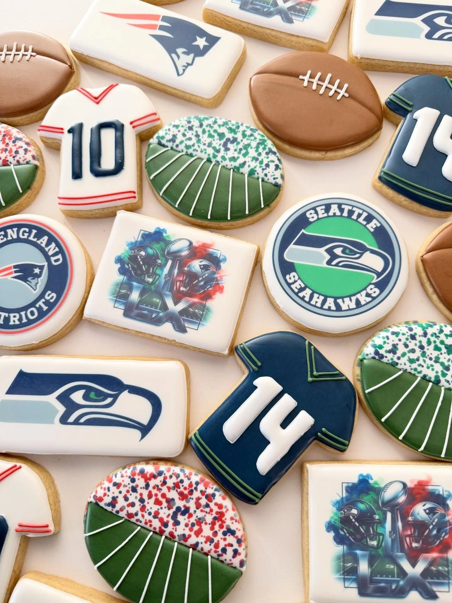 2 dozen available! Choose your team or include both teams. 
Must order by 9pm tonight. Message me to order! $65 per dozen.