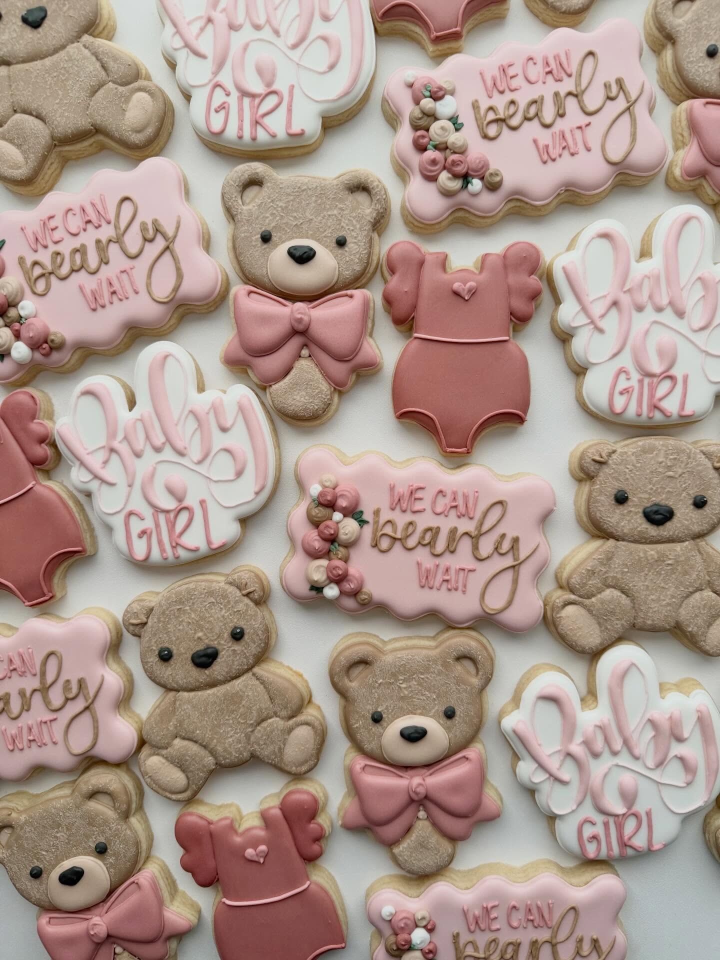 I can bearly stand these! Such a cute theme! 🧸💗

#babyshowercookies #bearbabyshower #bearlywaitcookies #teddybearcookies #decoratedcookies #cookiedecorating #cookieart #cookieartist #cookiedesign #designercookies #royalicingcookies #customcookies #