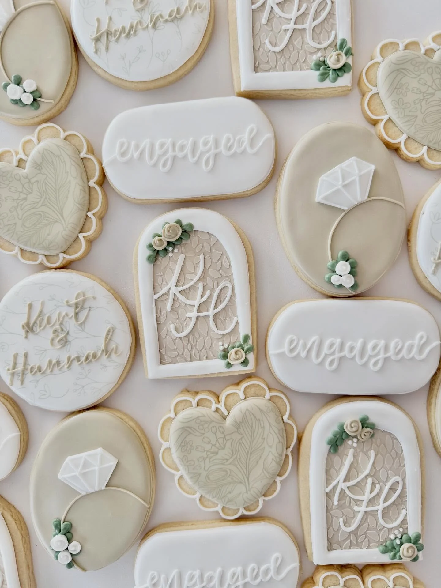 Last minute engagement cookie order from this weekend. 
The monogram cookies might be my favorite! 💍
Inspo from @livingwater_cookieco