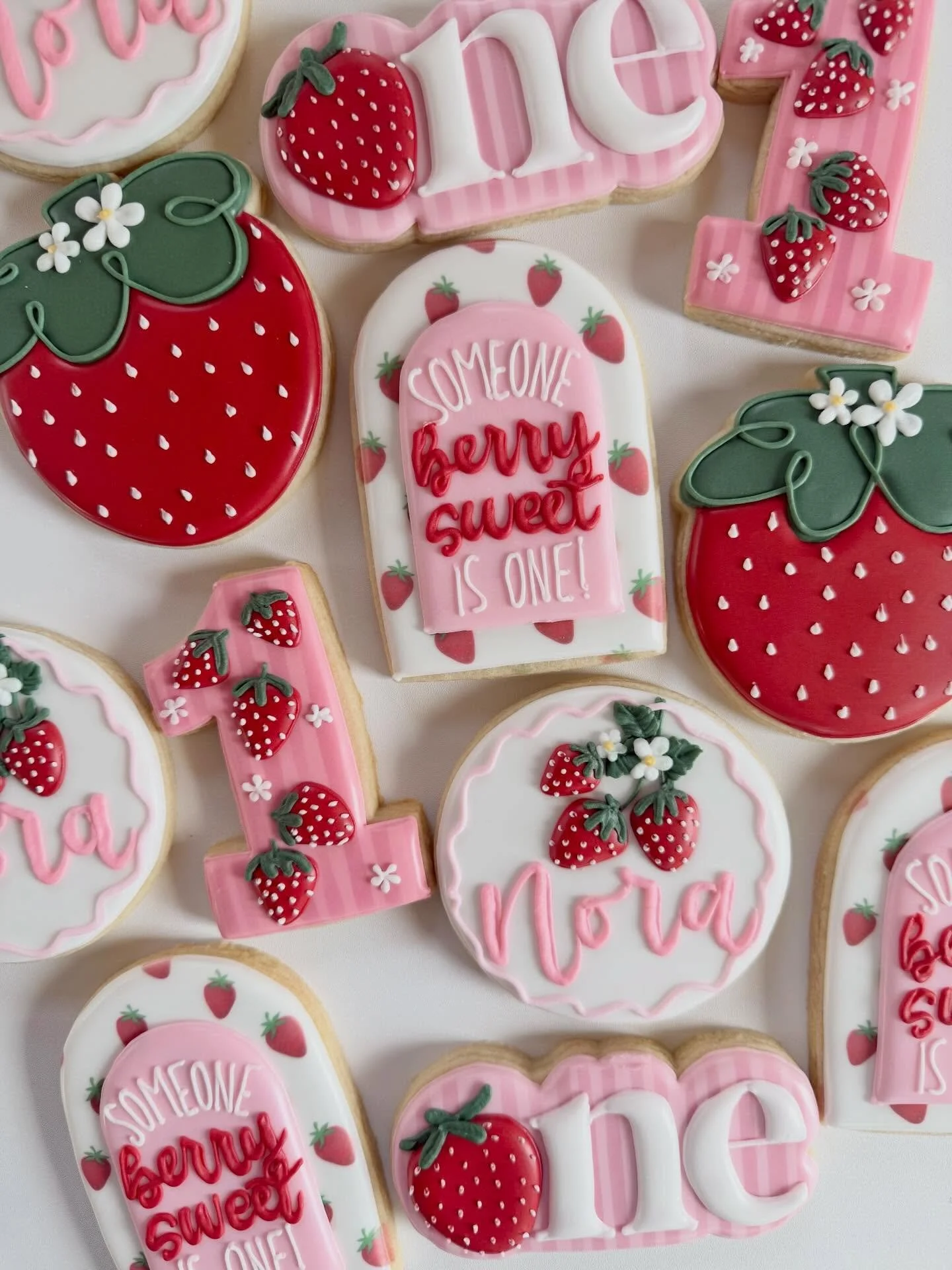 For the berry sweetest birthday girl! 🍓🤍🎀