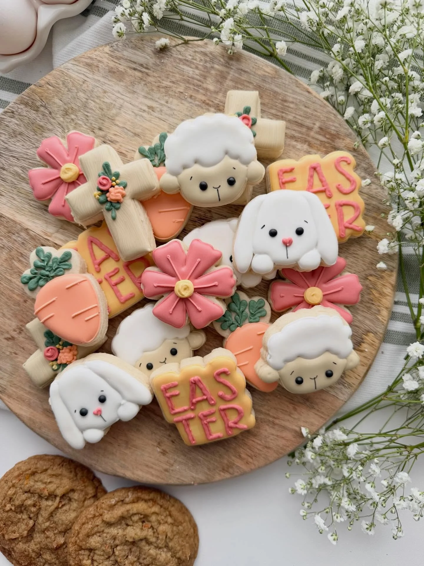 Have you snagged your Easter cookies yet? These minis are the perfect treat for class parties, family dinners, or stuffing your eggs!