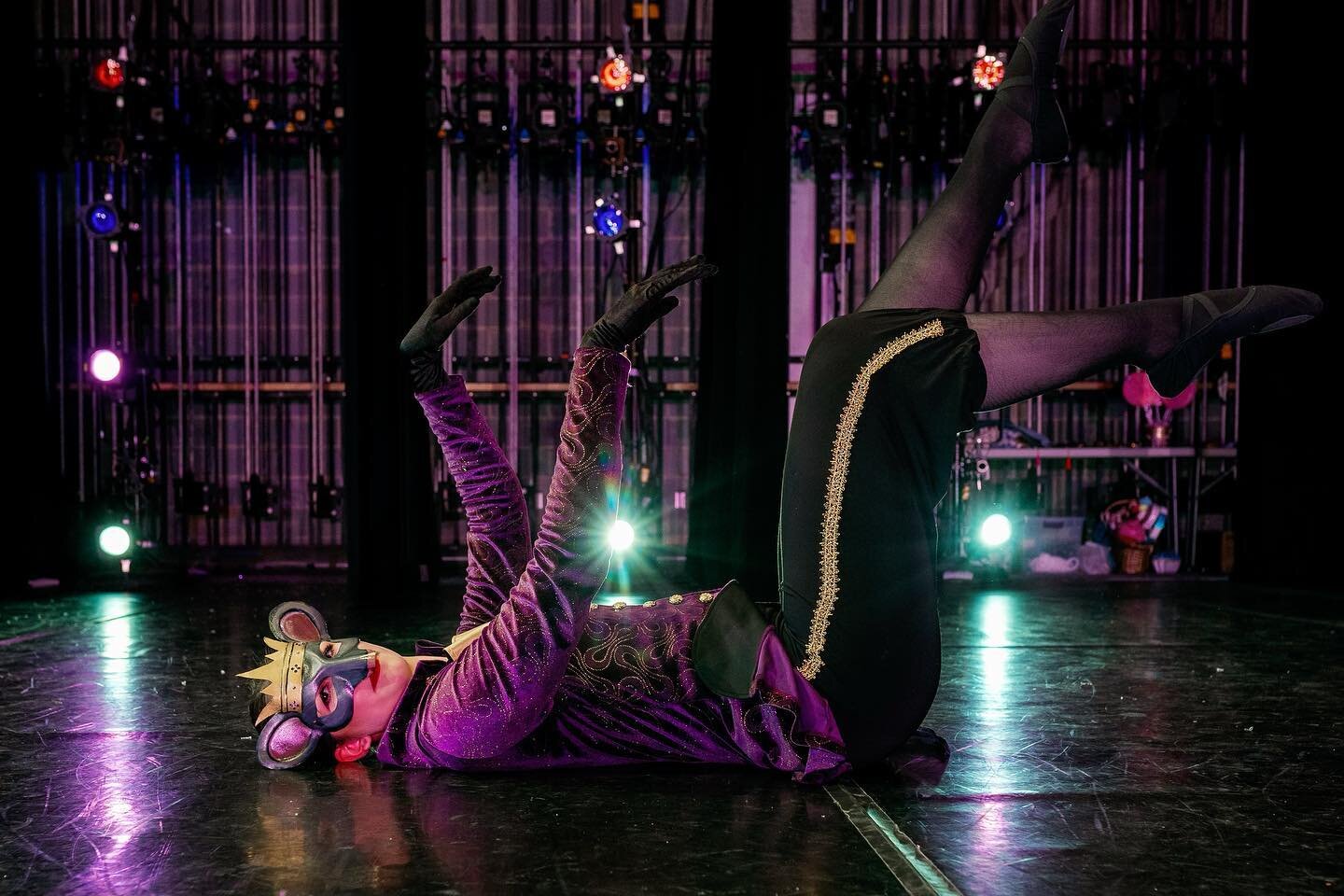 TGIF! Who else is ready for the weekend?🙋🏼&zwj;♀️🐭👑
.
.
📷 via @aaronreelphotography 
.
.
.
#ballet #balletofyorkcounty #balletschool #balletdancer #balletcompany #balletstudio #balletclass #dance #dancer #danceeducation #dancestudio #danceclass 