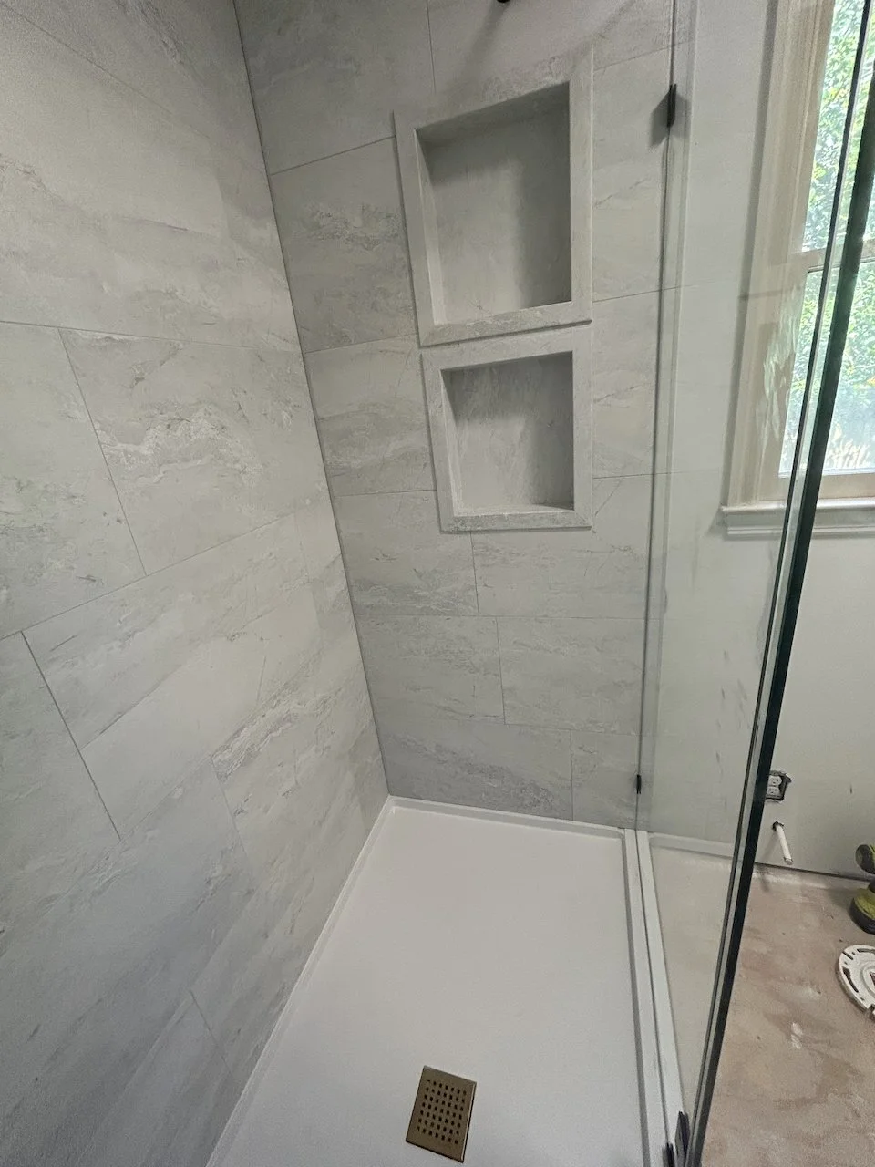 We locate the recessed niches according to our clients' preferences.