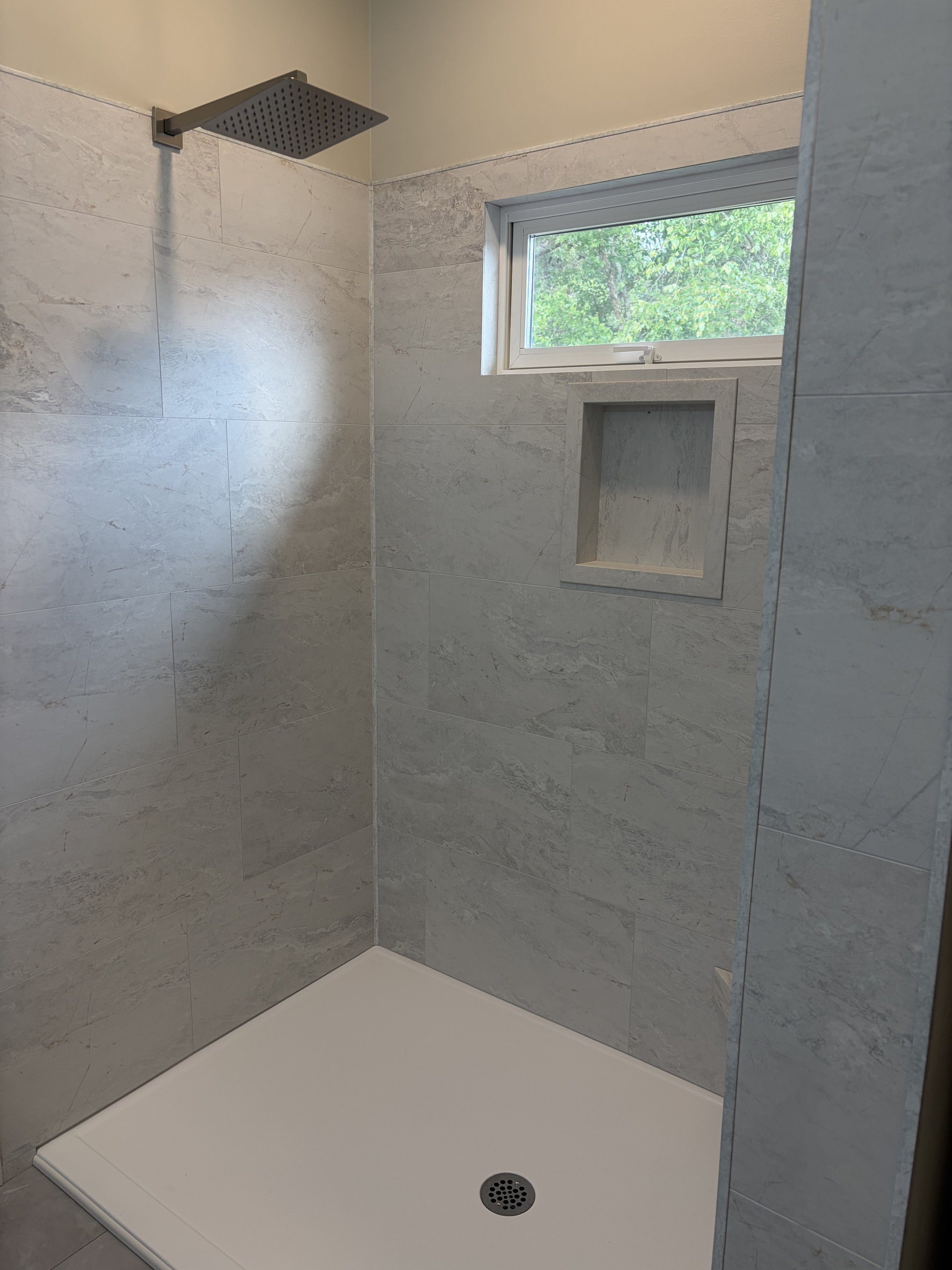 Iced Pewter grout-free tile yields a beautifully clean look when paired with this acrylic non-slip base.